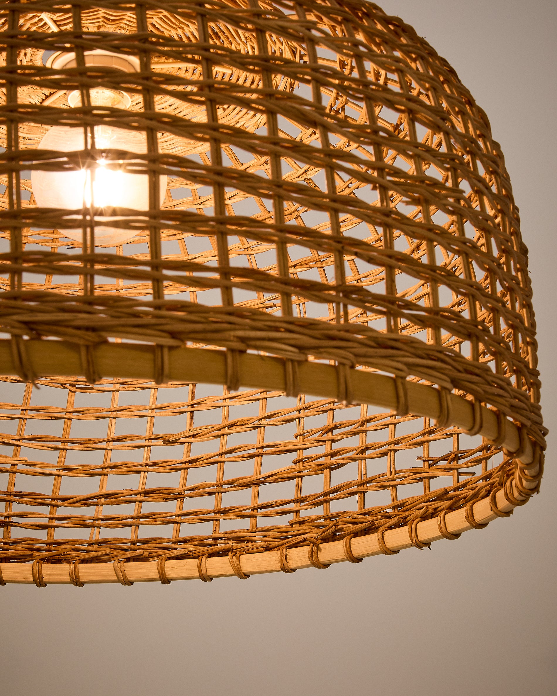 Dakira ceiling lamp shade in rattan with natural finish Ø52cm - Detail