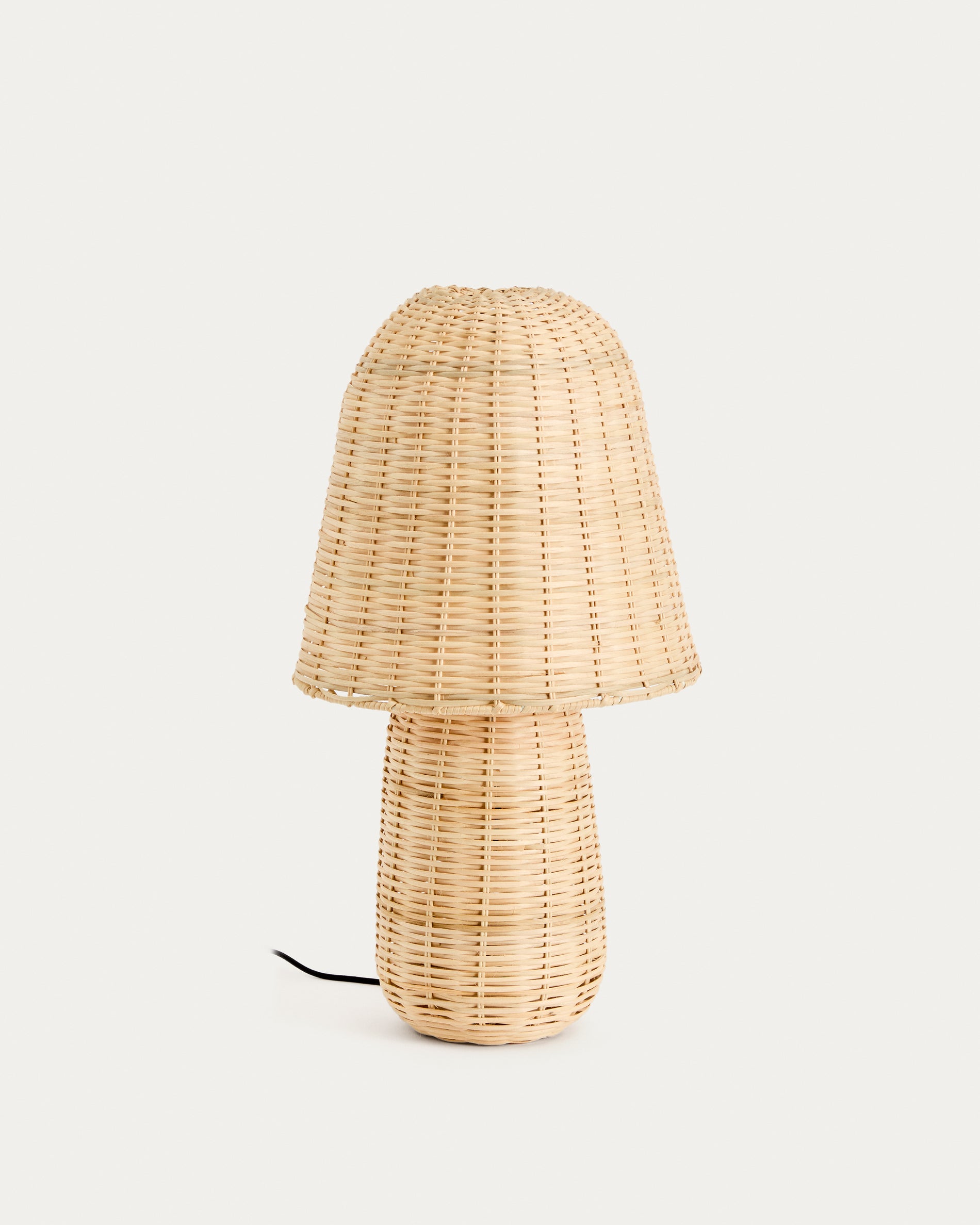 Neuda rattan table lamp with light finish - Product View