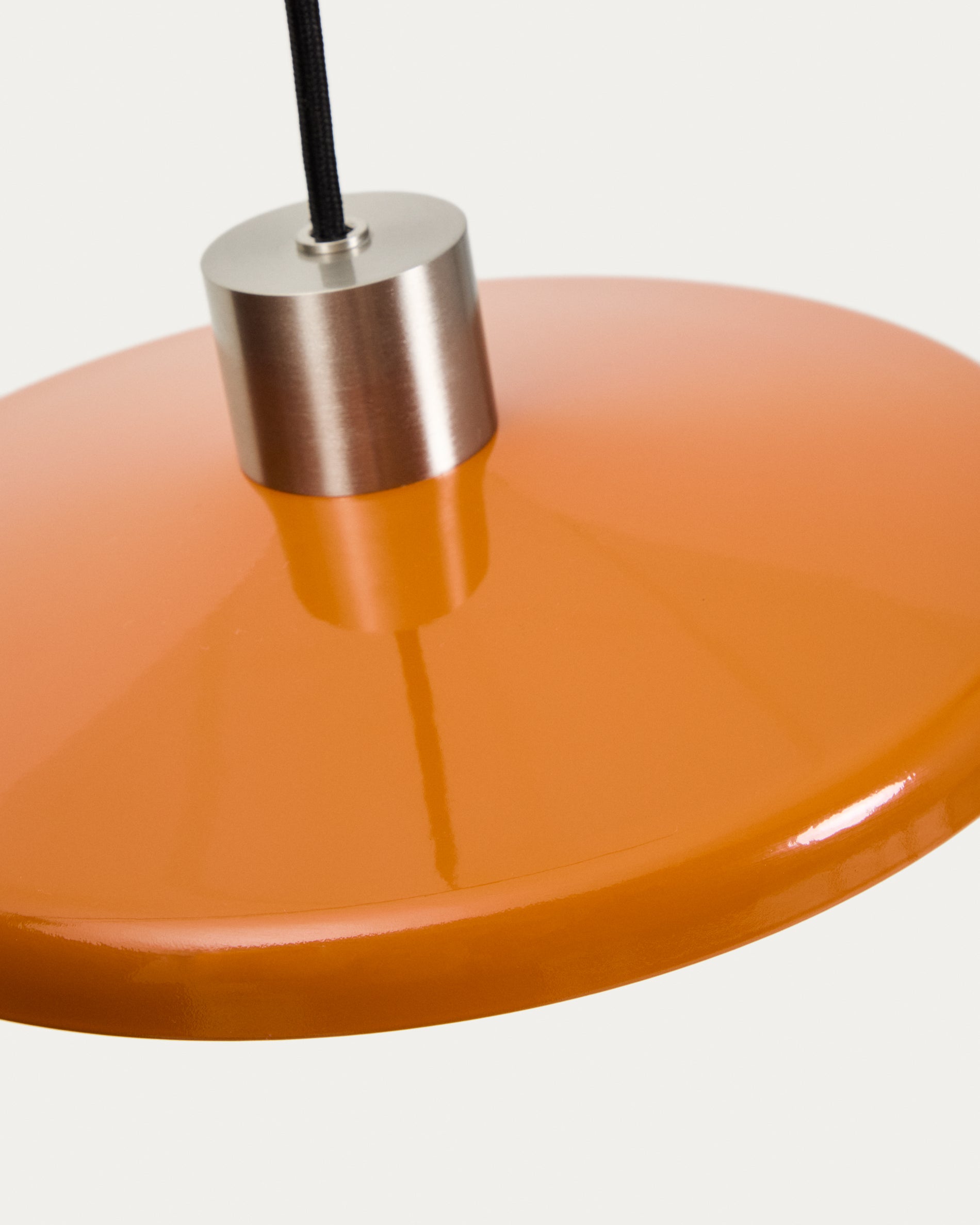 Nuvira ceiling lamp in light grey brushed metal with orange lampshade - Detail