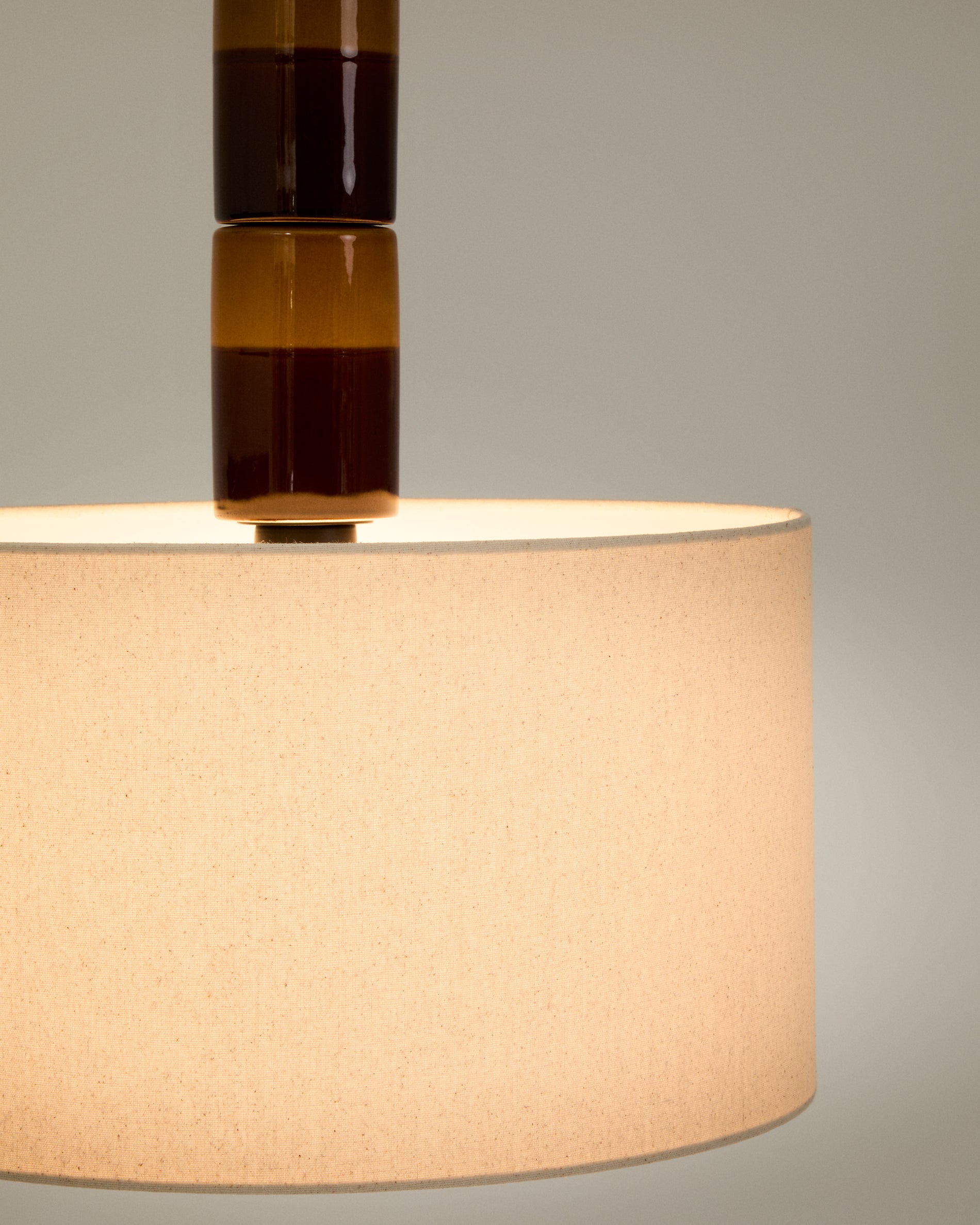 Mavran ceiling lamp in brown and mustard ceramic with cotton lampshade - Detail