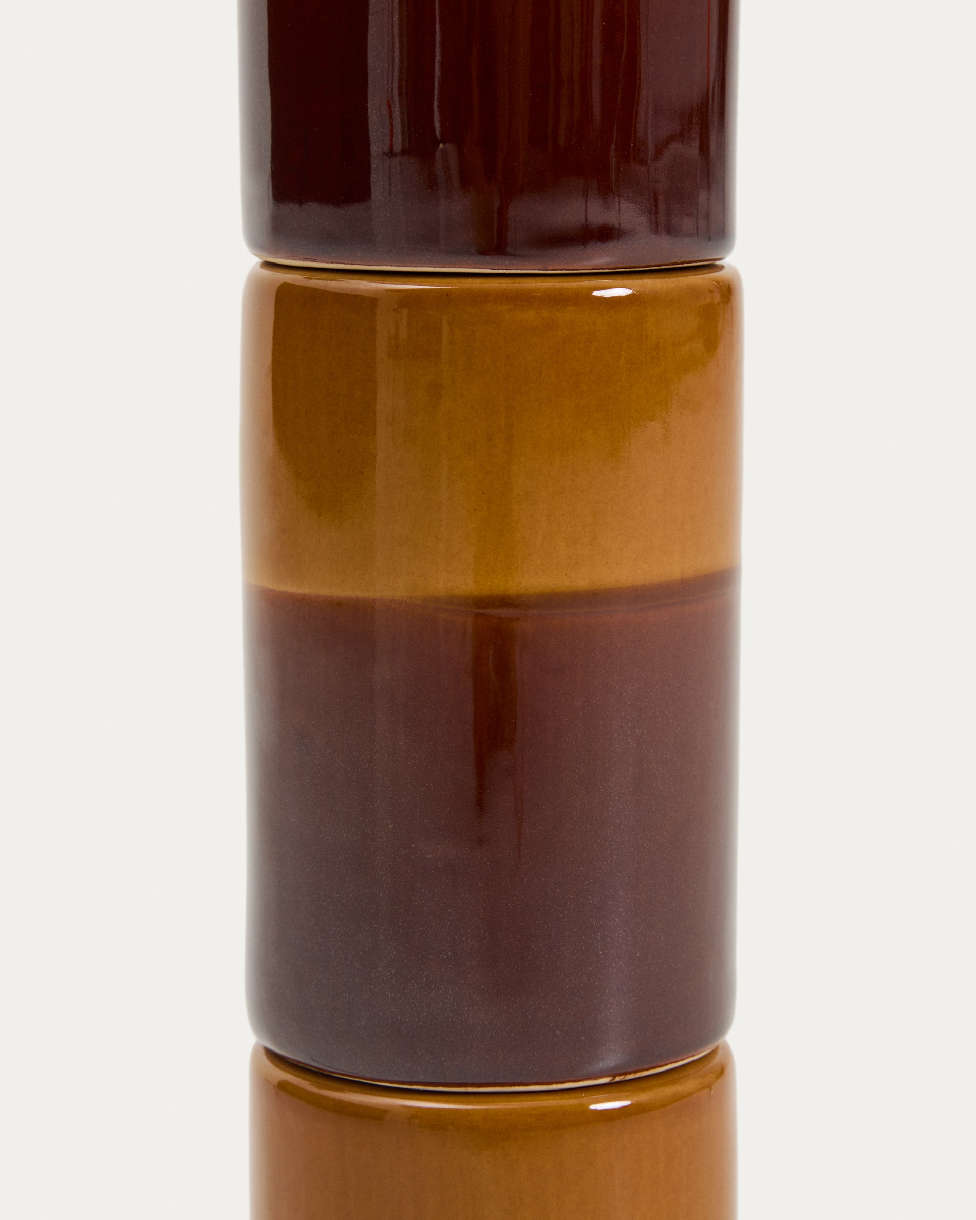 Mavran table lamp with brown and mustard ceramic base and cotton lampshade - Detail