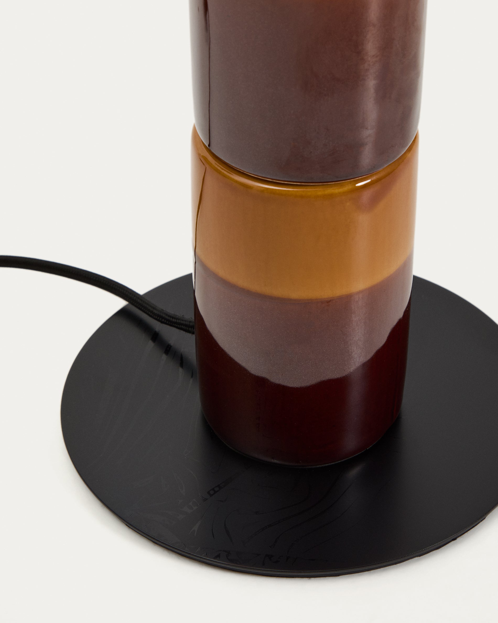 Mavran table lamp with brown and mustard ceramic base and cotton lampshade - Detail