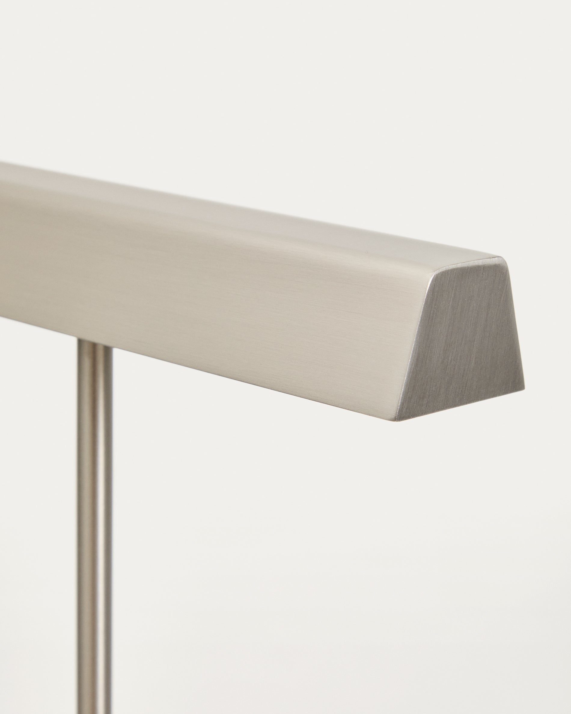 Lynor brushed metal floor lamp with white marble base - Detail