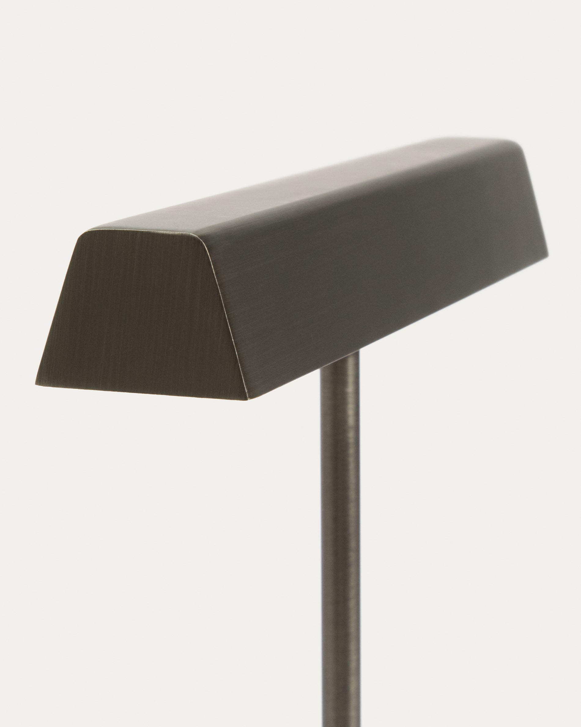 Lynor brushed metal table lamp with black marble base - Detail