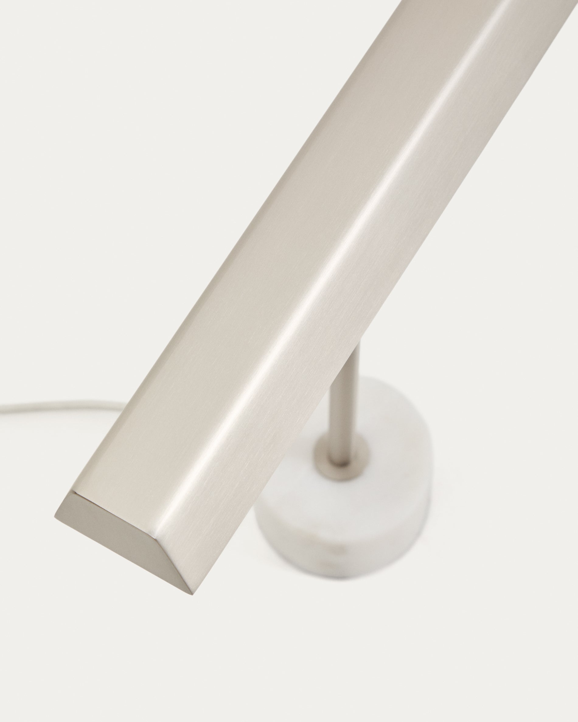 Lynor brushed metal table lamp with white marble base - Detail
