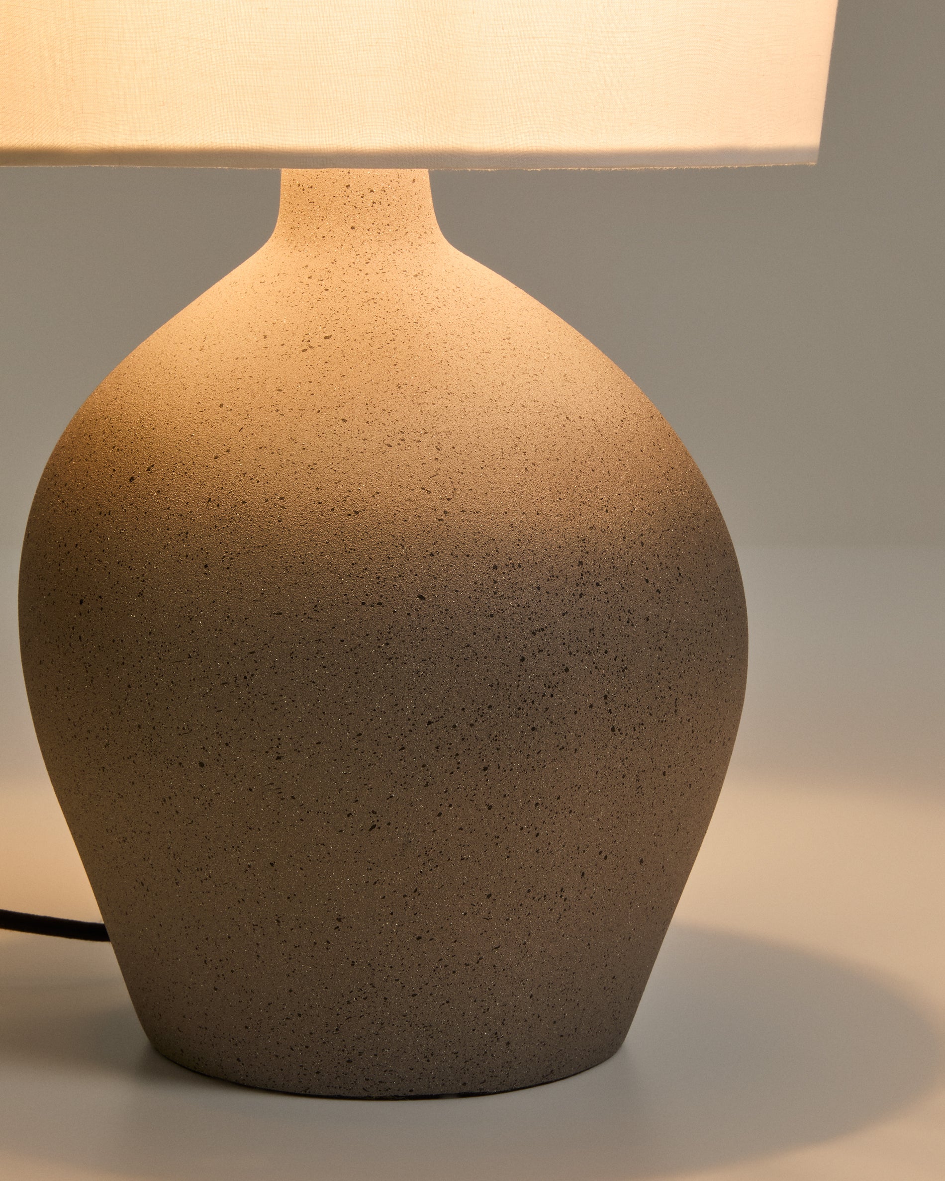Viona large table lamp with textured stone effect and cotton lampshade - Detail