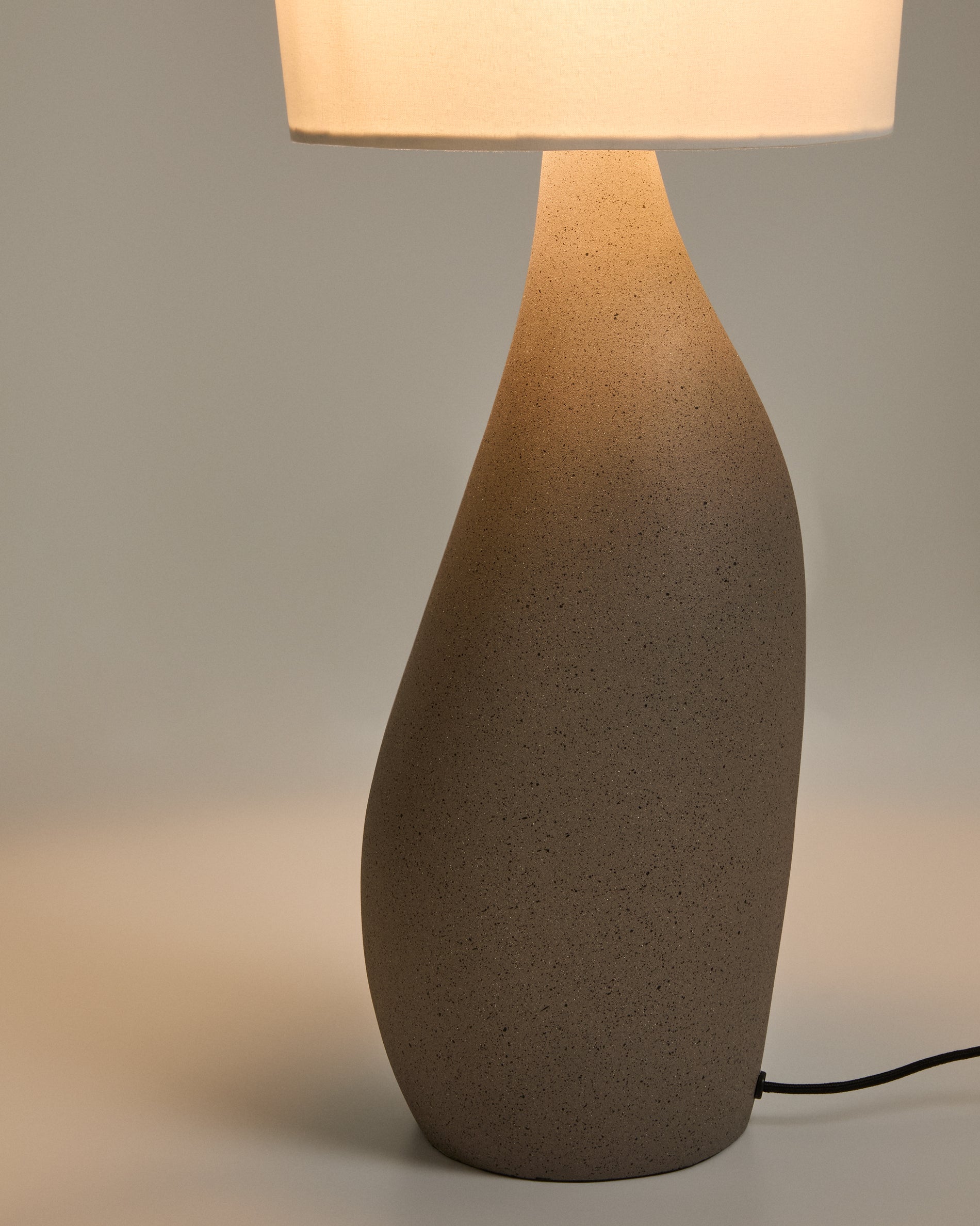 Viona large table lamp with textured stone effect and cotton lampshade - Detail