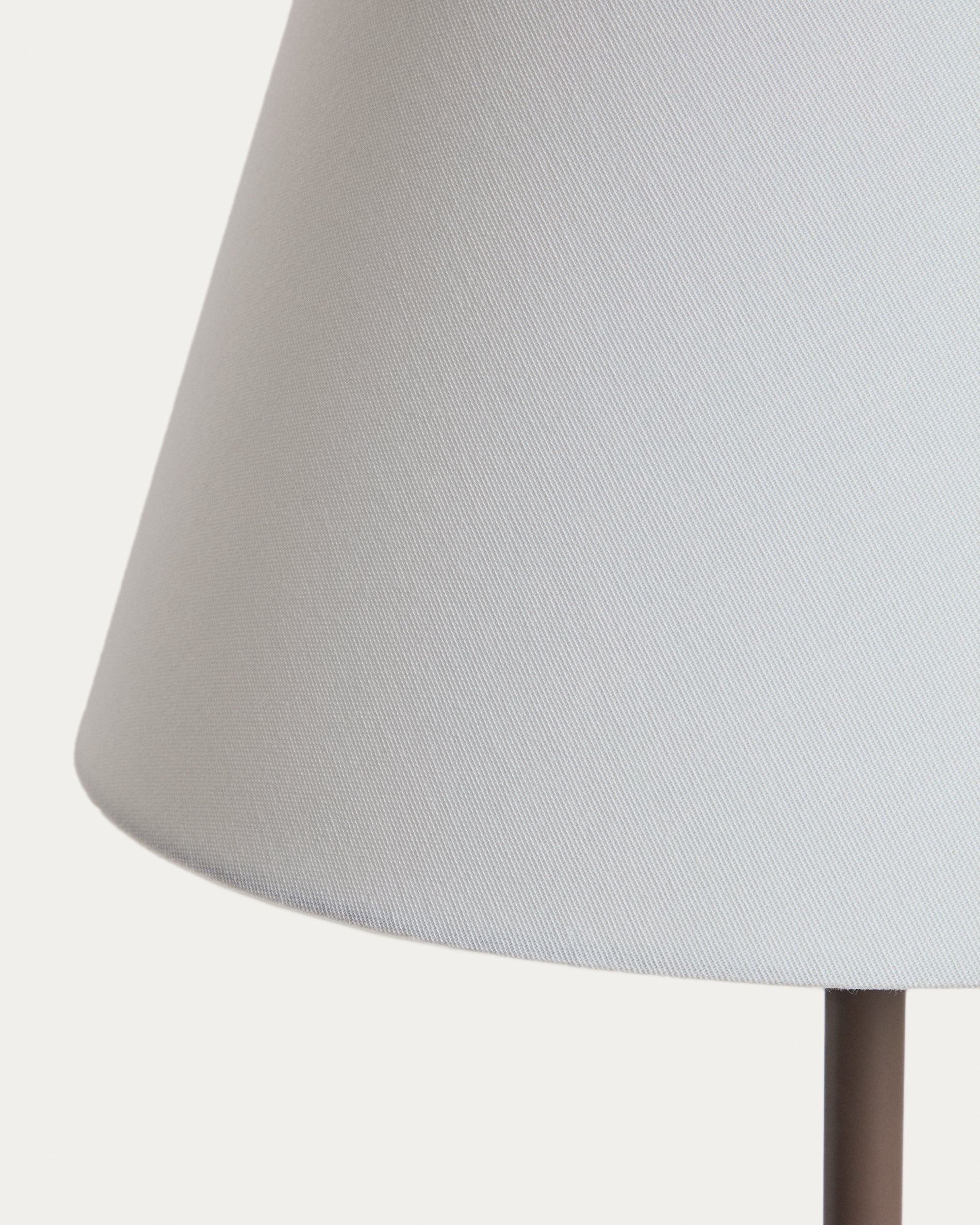 Navat metal floor lamp with brown distressed finish - Detail