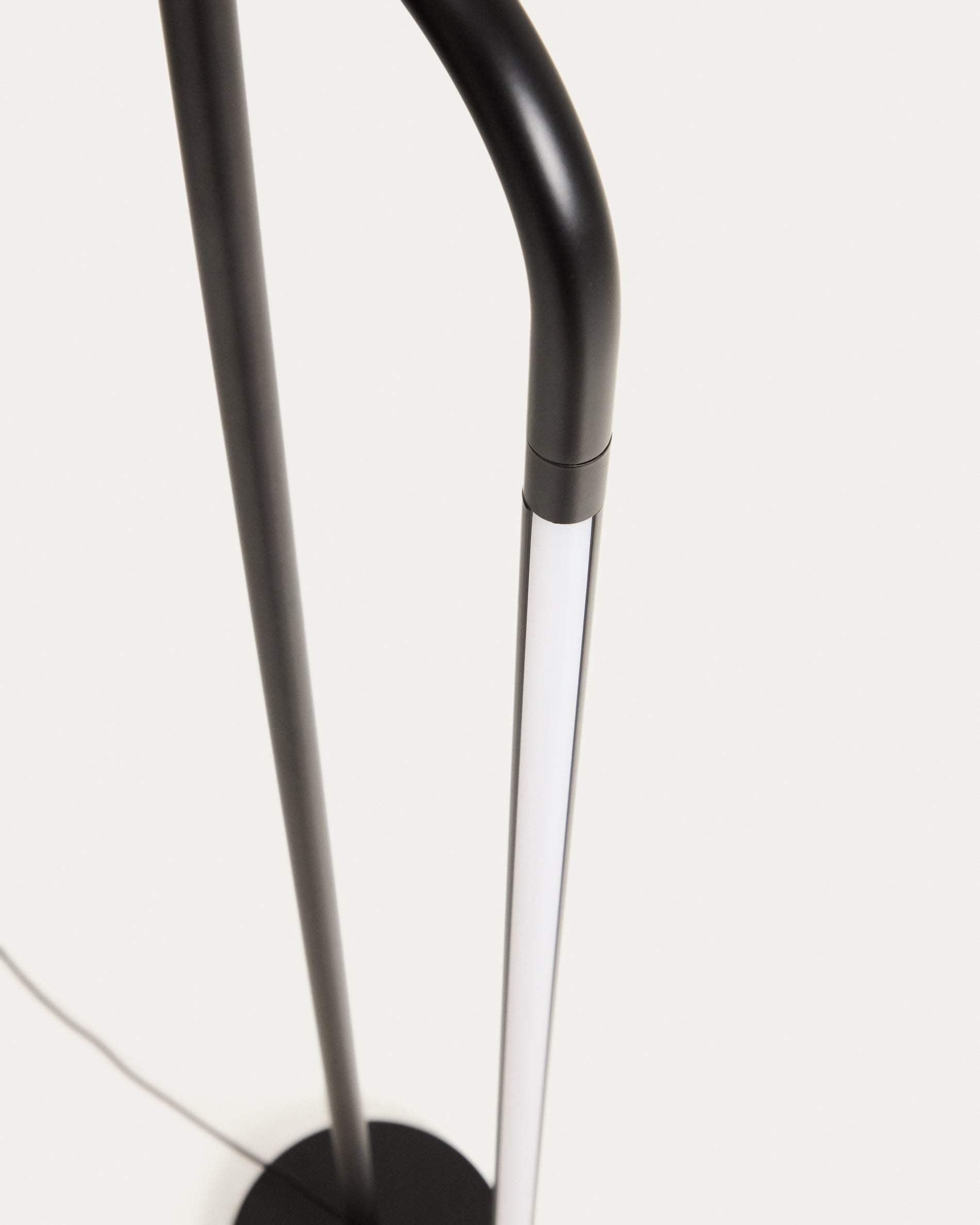 Bow black aluminium floor lamp - Detail