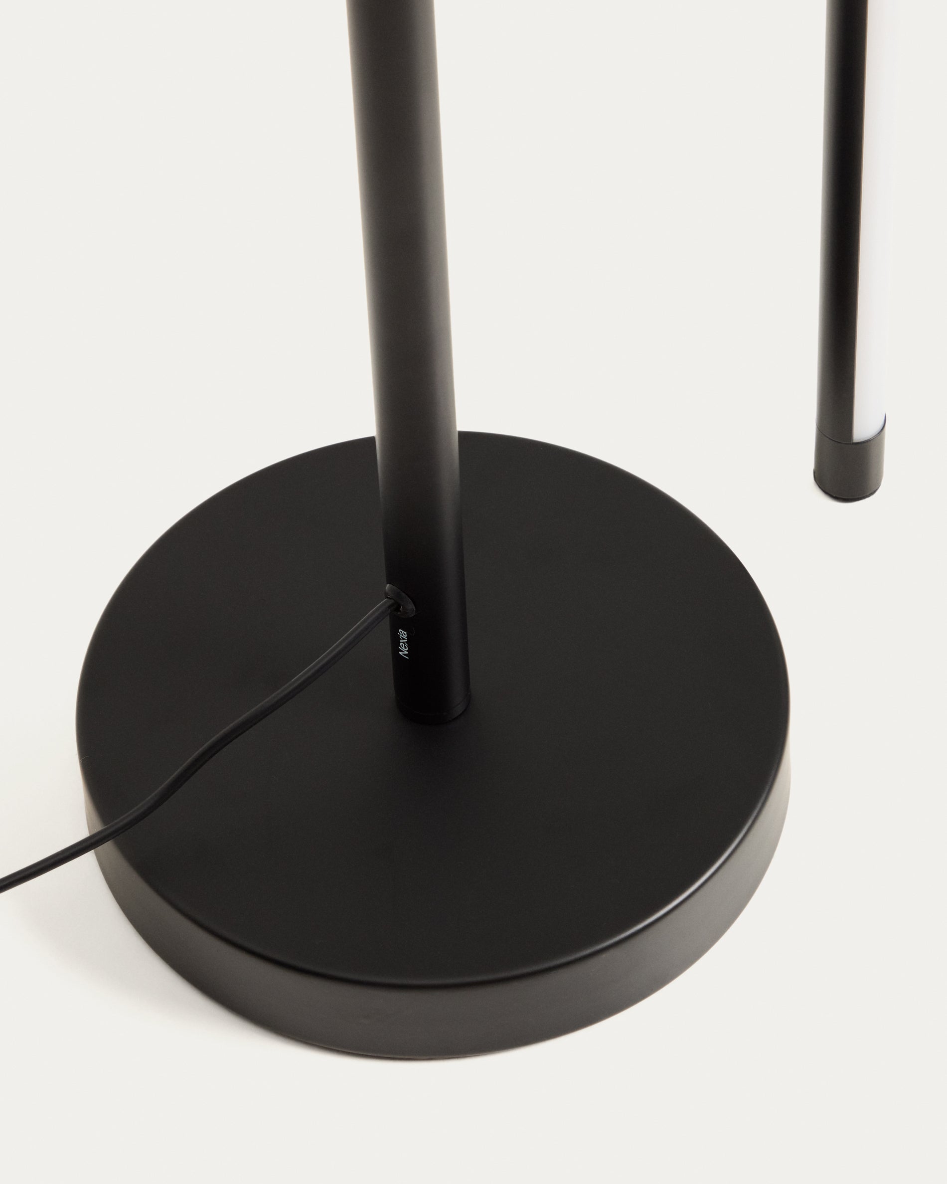 Bow black aluminium floor lamp - Detail