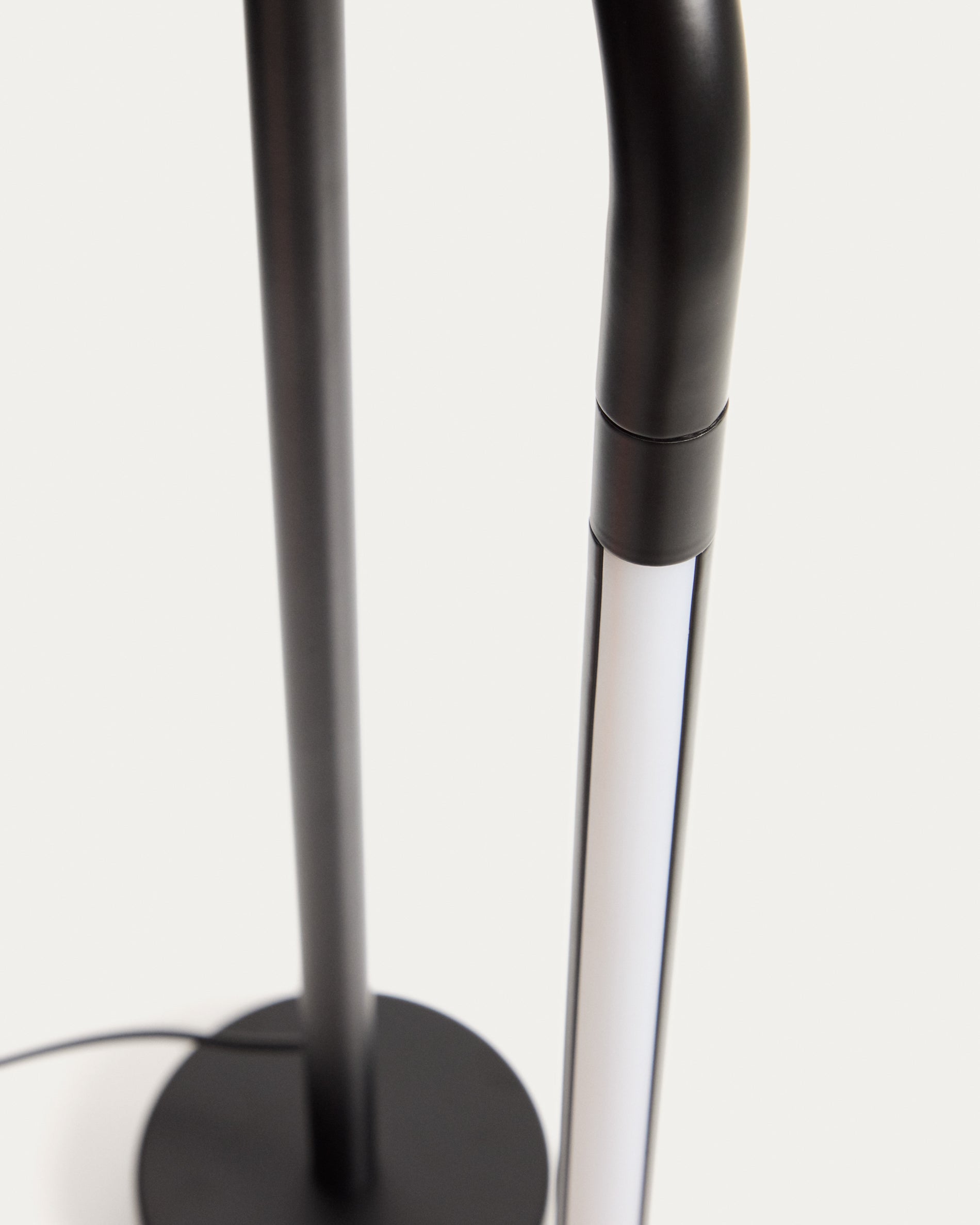 Bow black aluminium table lamp - Detail