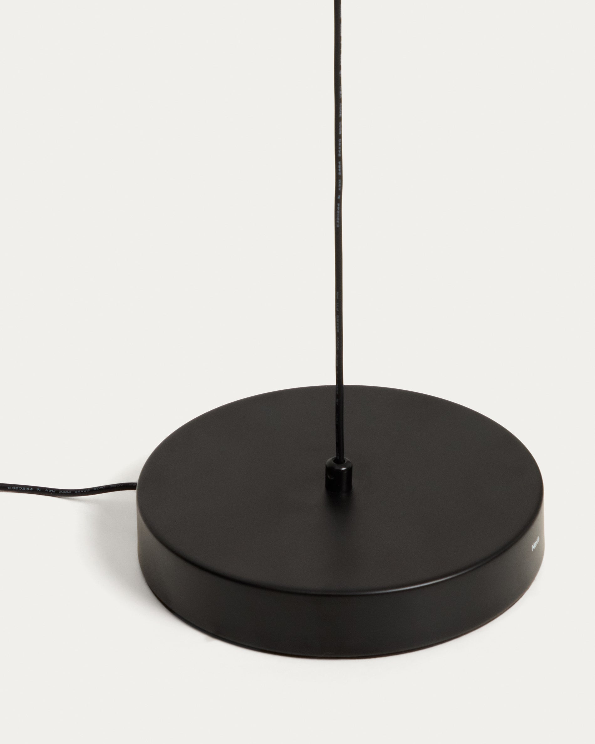 Bow black aluminium ceiling lamp Ø 16 cm - Detail