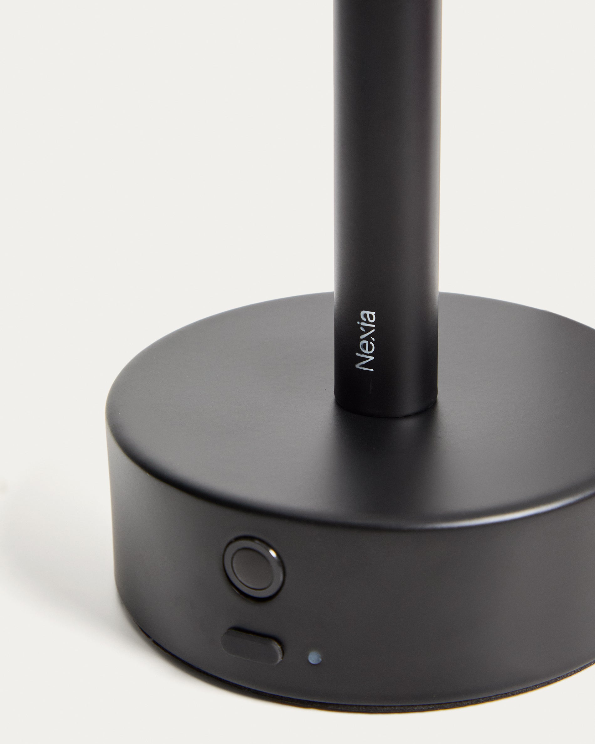 Bow black aluminium portable table lamp - Detail