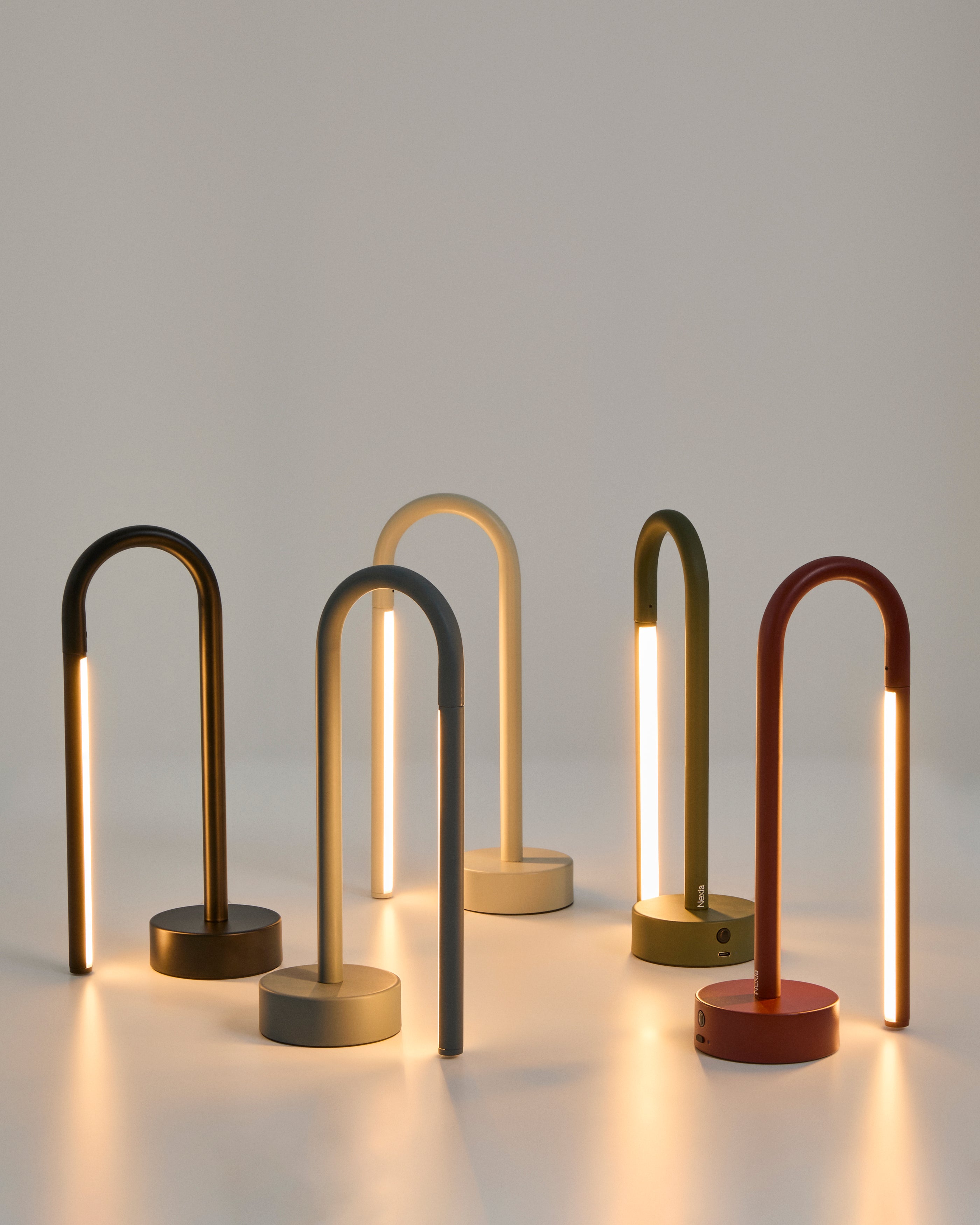 Bow red aluminium portable table lamp - Product Image