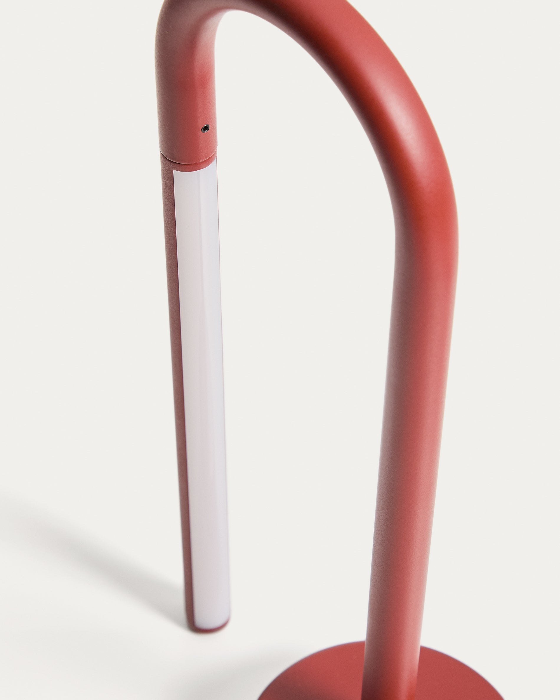 Bow red aluminium portable table lamp - Detail