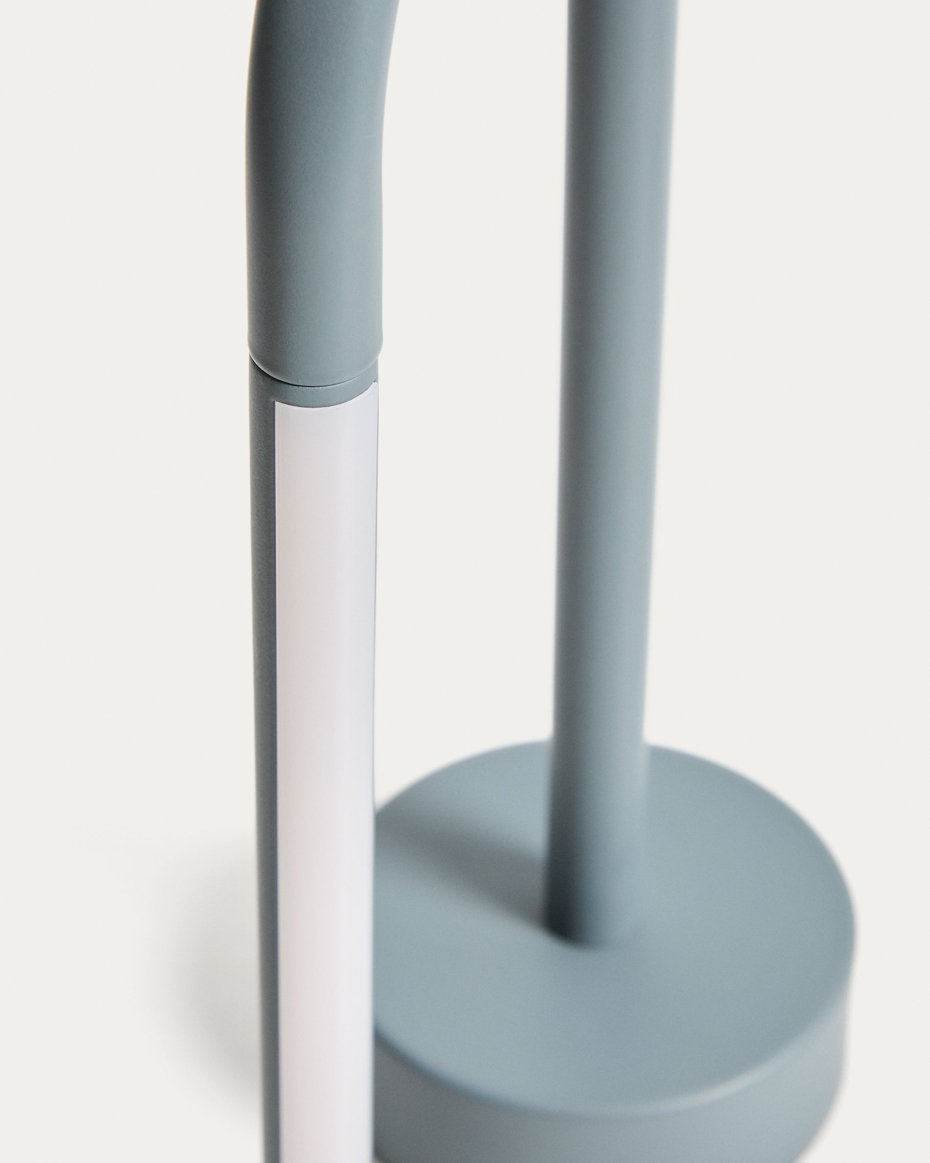Bow blue aluminium portable table lamp - Detail