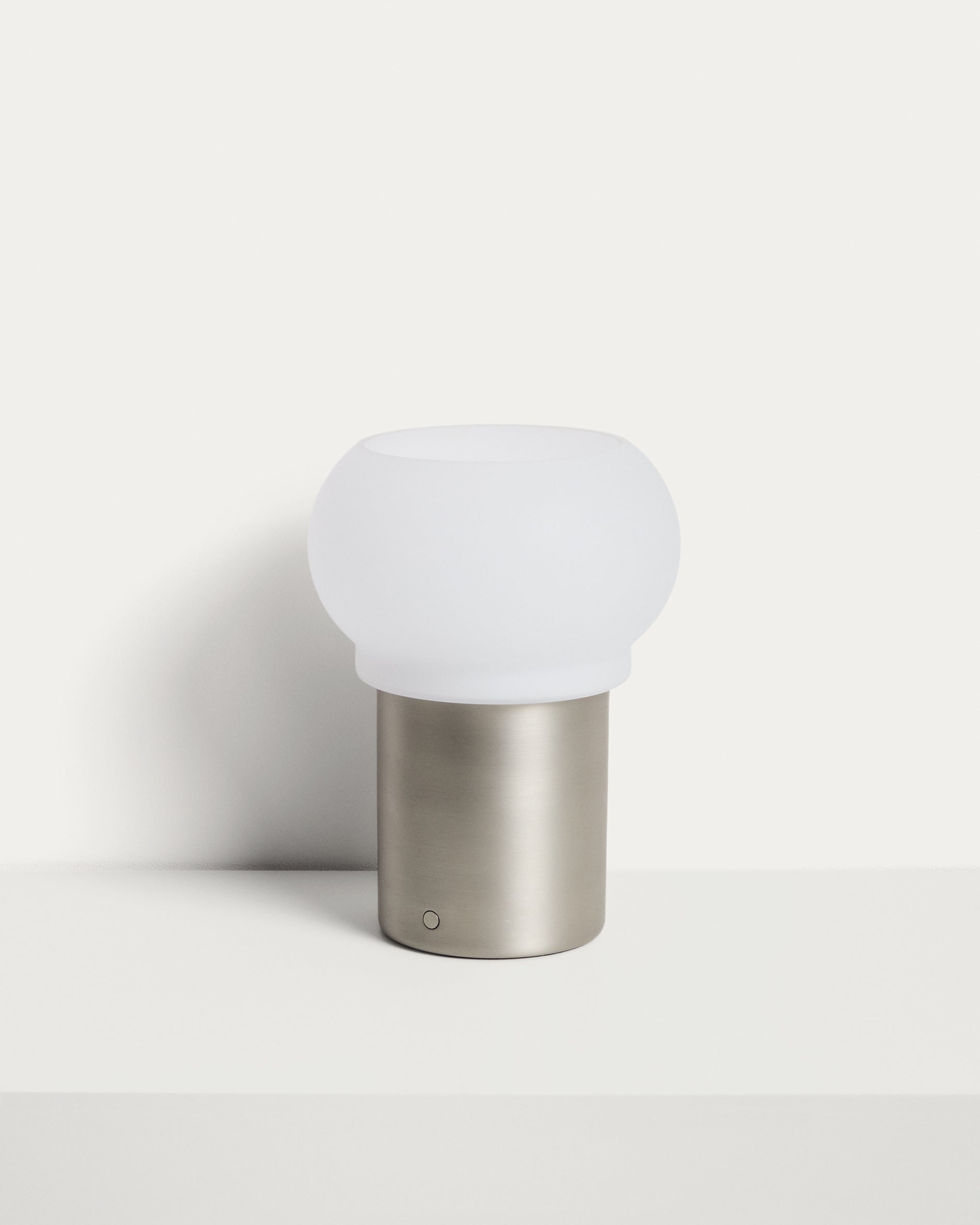 Leruna LED table lamp in frosted glass and metal with a galvanised finish Ø 20 cm - Product View