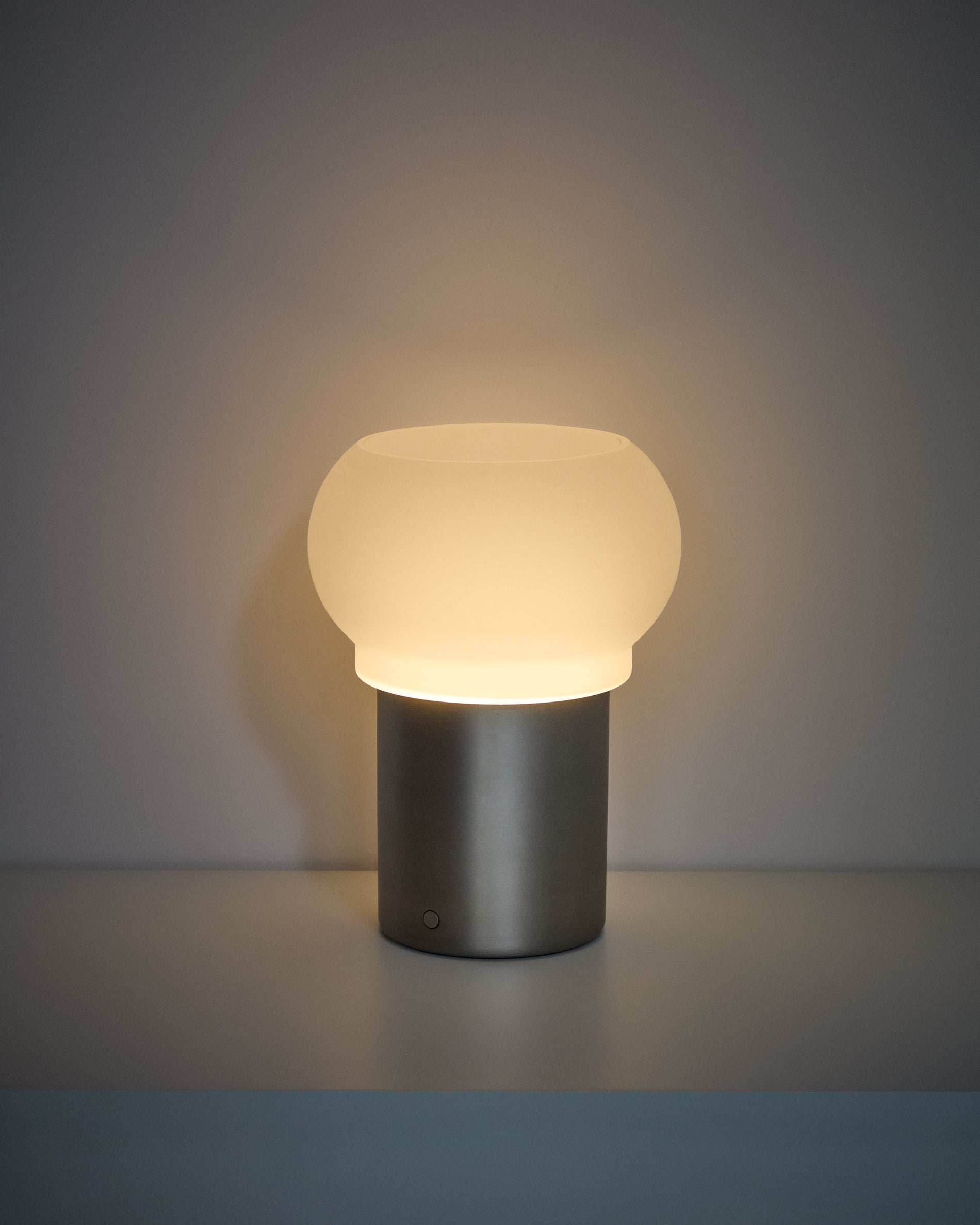 Leruna LED table lamp in frosted glass and metal with a galvanised finish Ø 20 cm - Product View