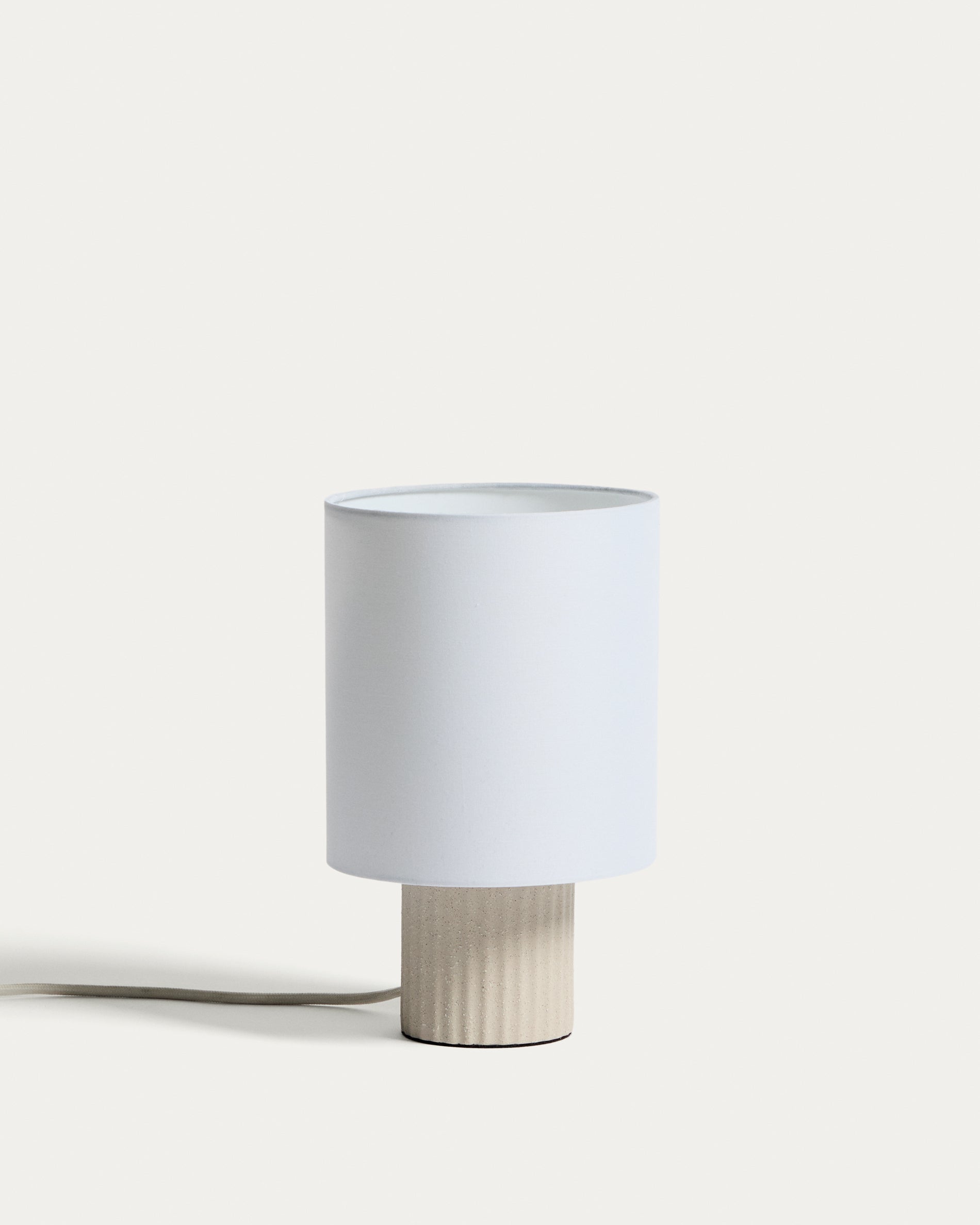 Eshe ceramic table lamp with beige finish - Product View