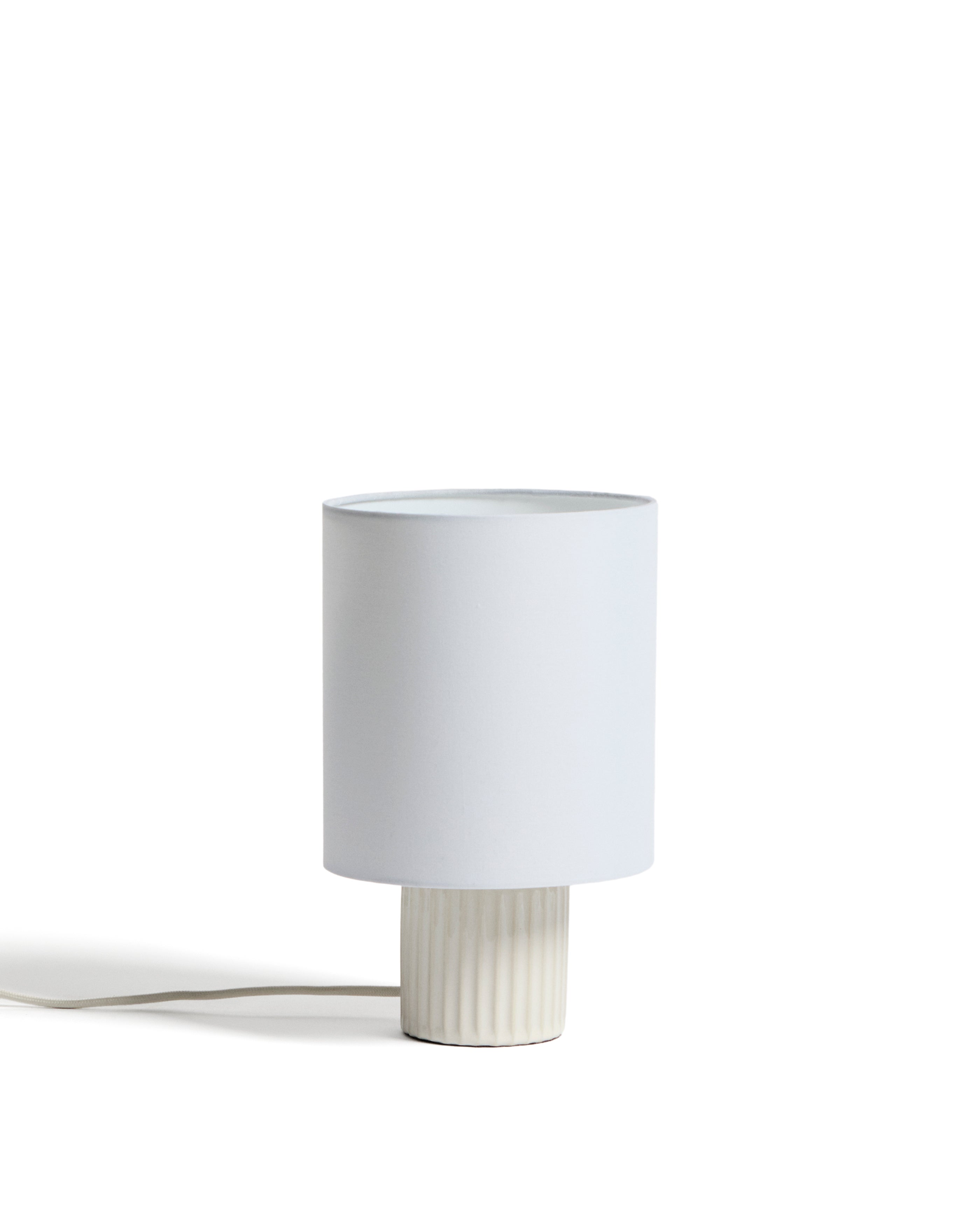 Eshe ceramic table lamp with white finish - Product Image