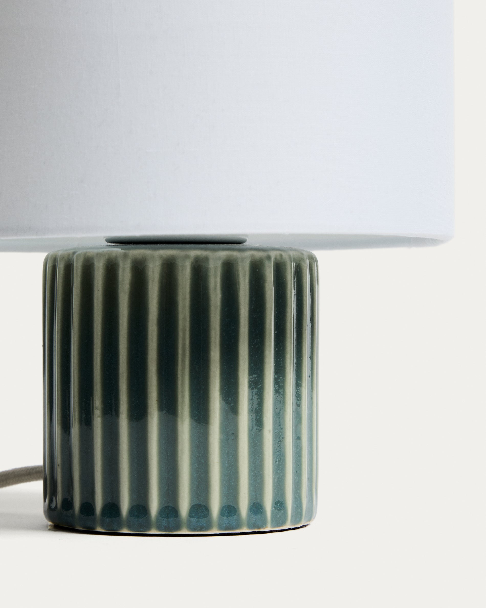 Eshe ceramic table lamp with green and white finish - Detail