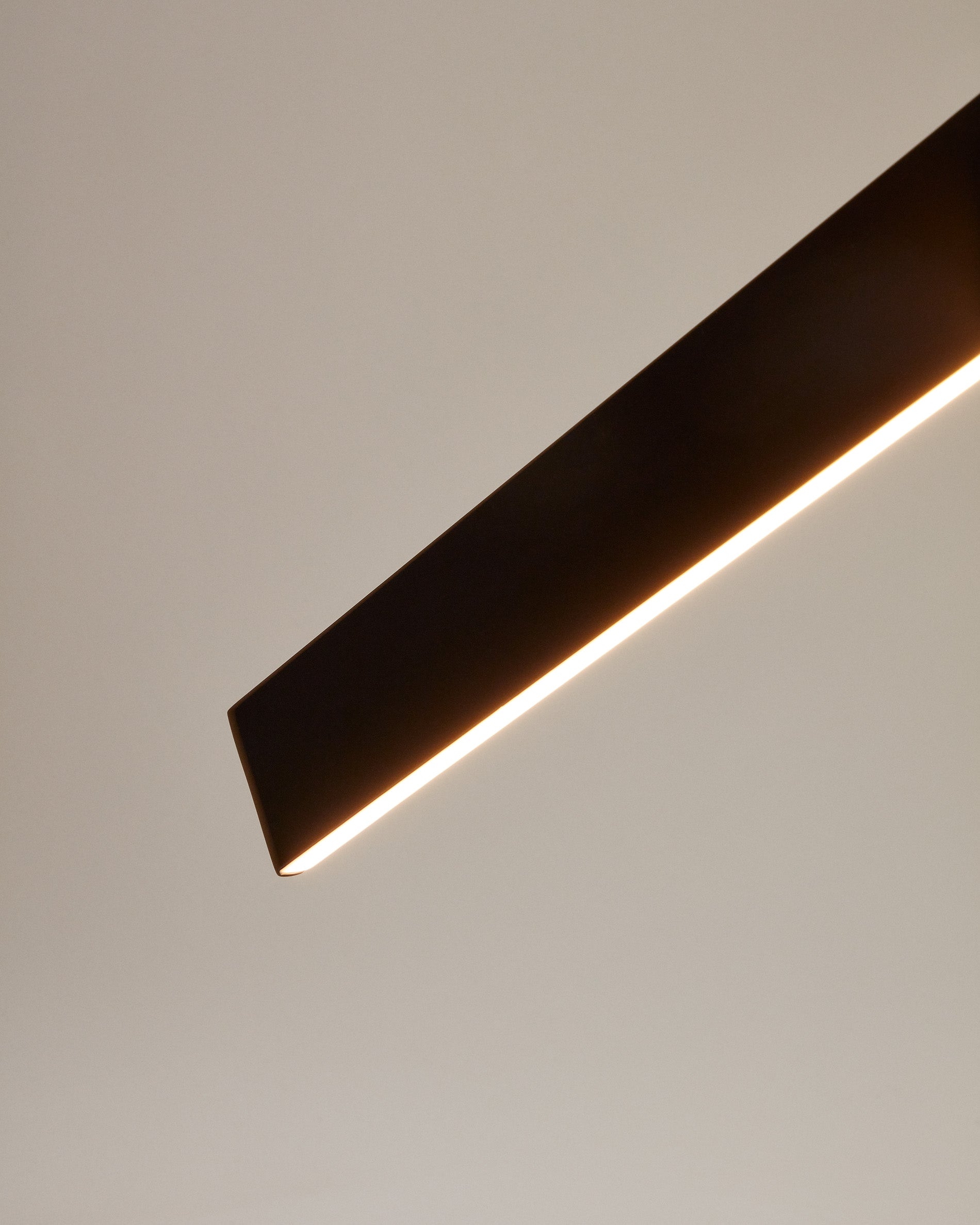 Boadella ceiling lamp in a black finish. - Detail