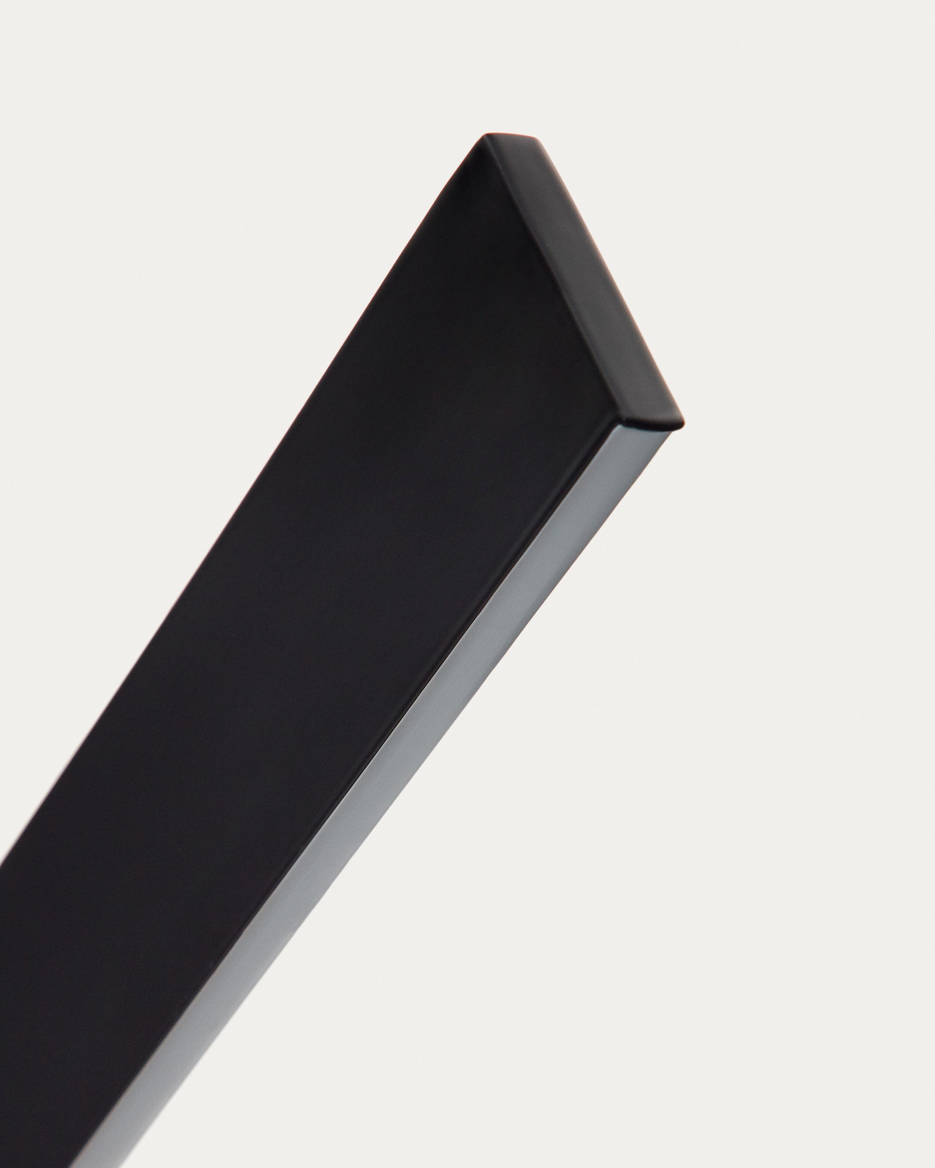 Boadella ceiling lamp in a black finish. - Detail