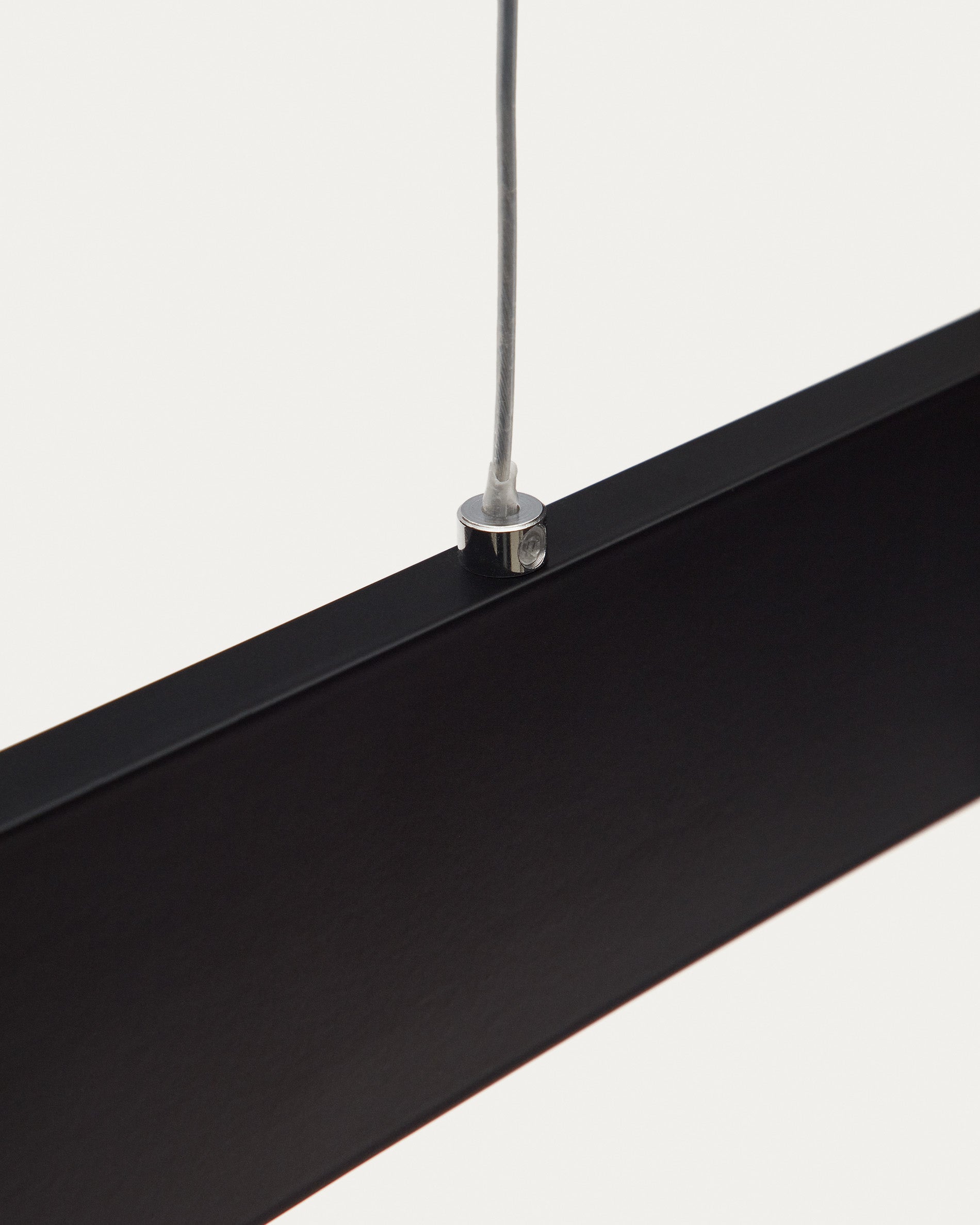 Boadella ceiling lamp in a black finish. - Detail