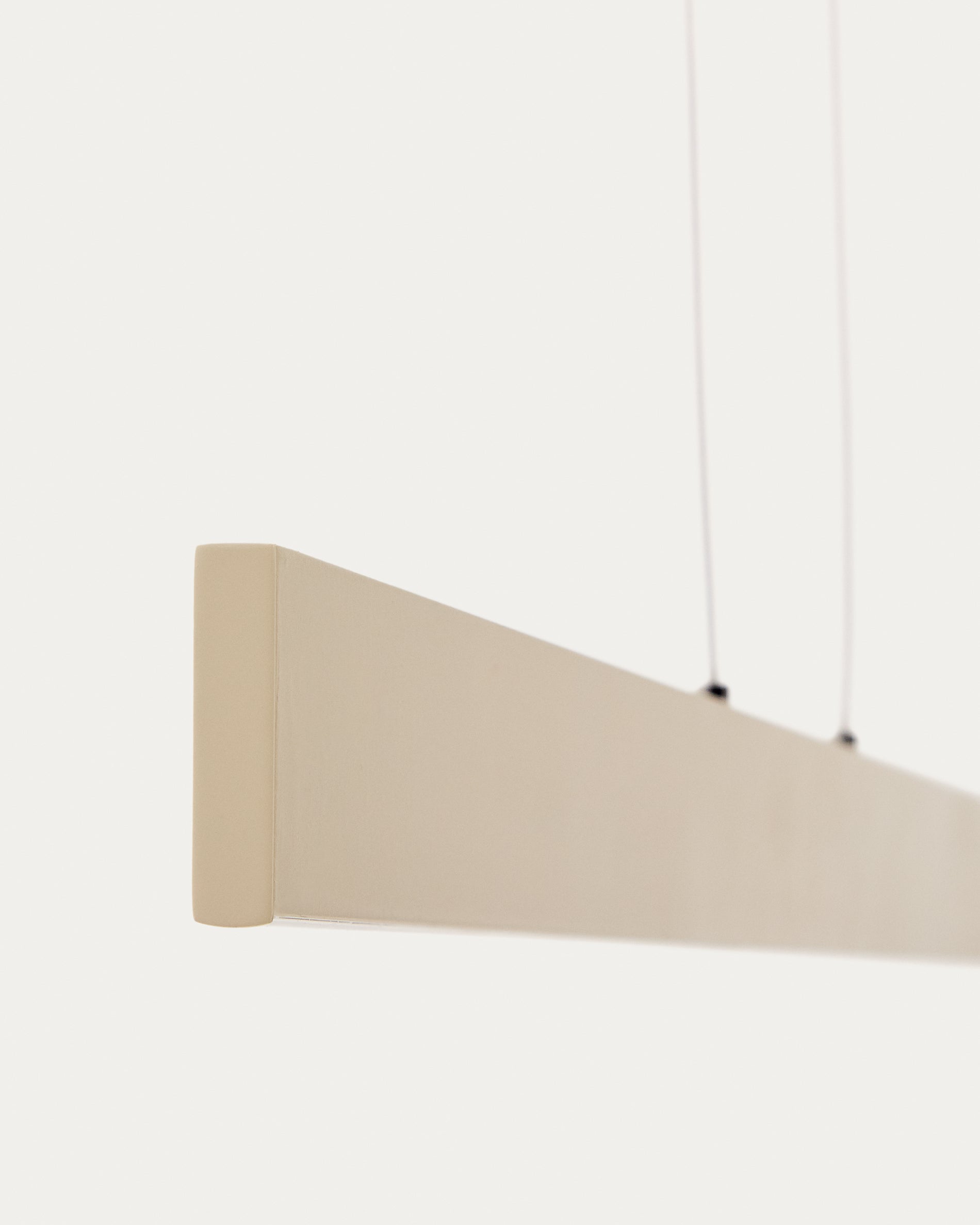 Boadella aluminium ceiling lamp with beige painted finish - Detail