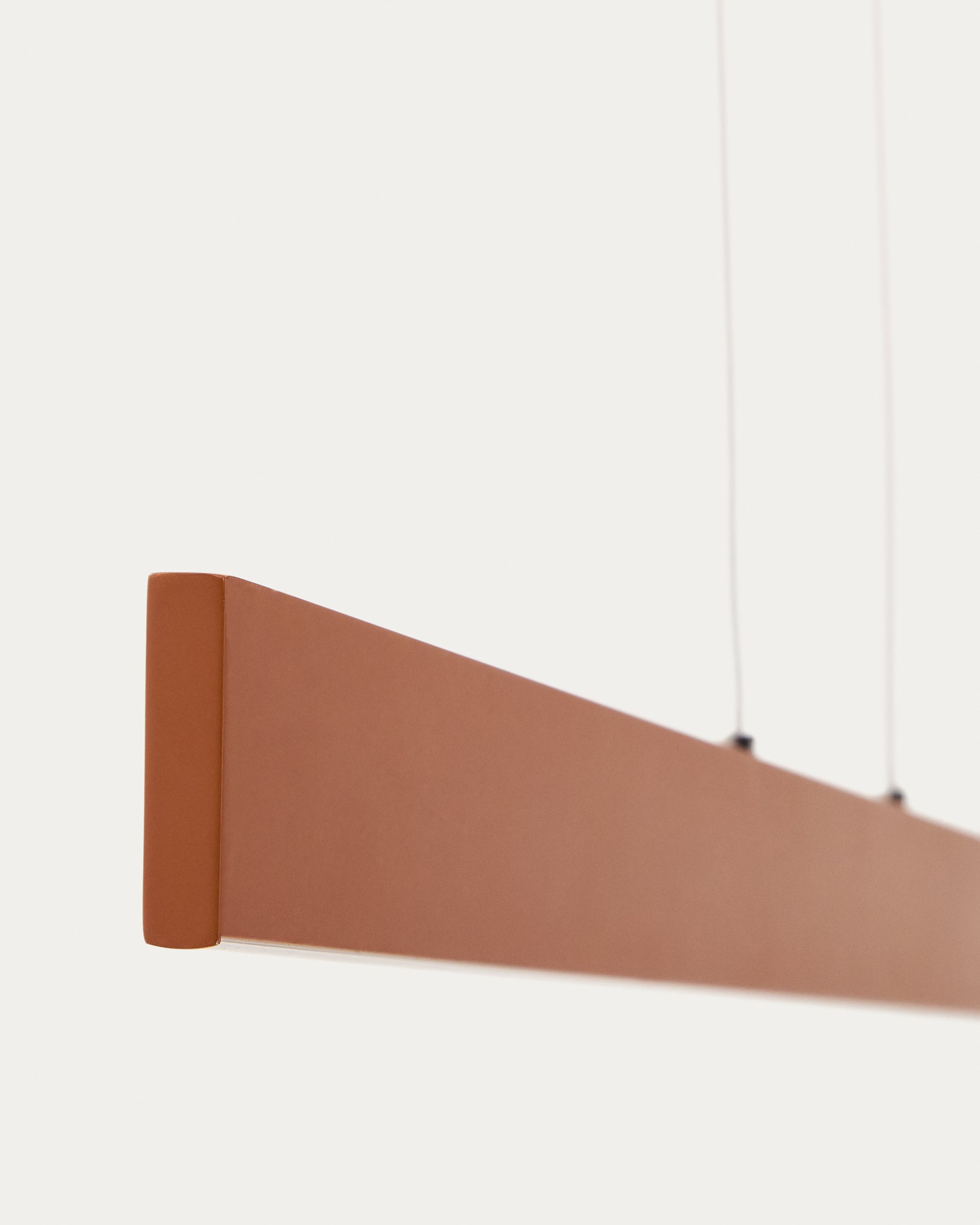 Boadella aluminium ceiling lamp with terracotta painted finish - Detail