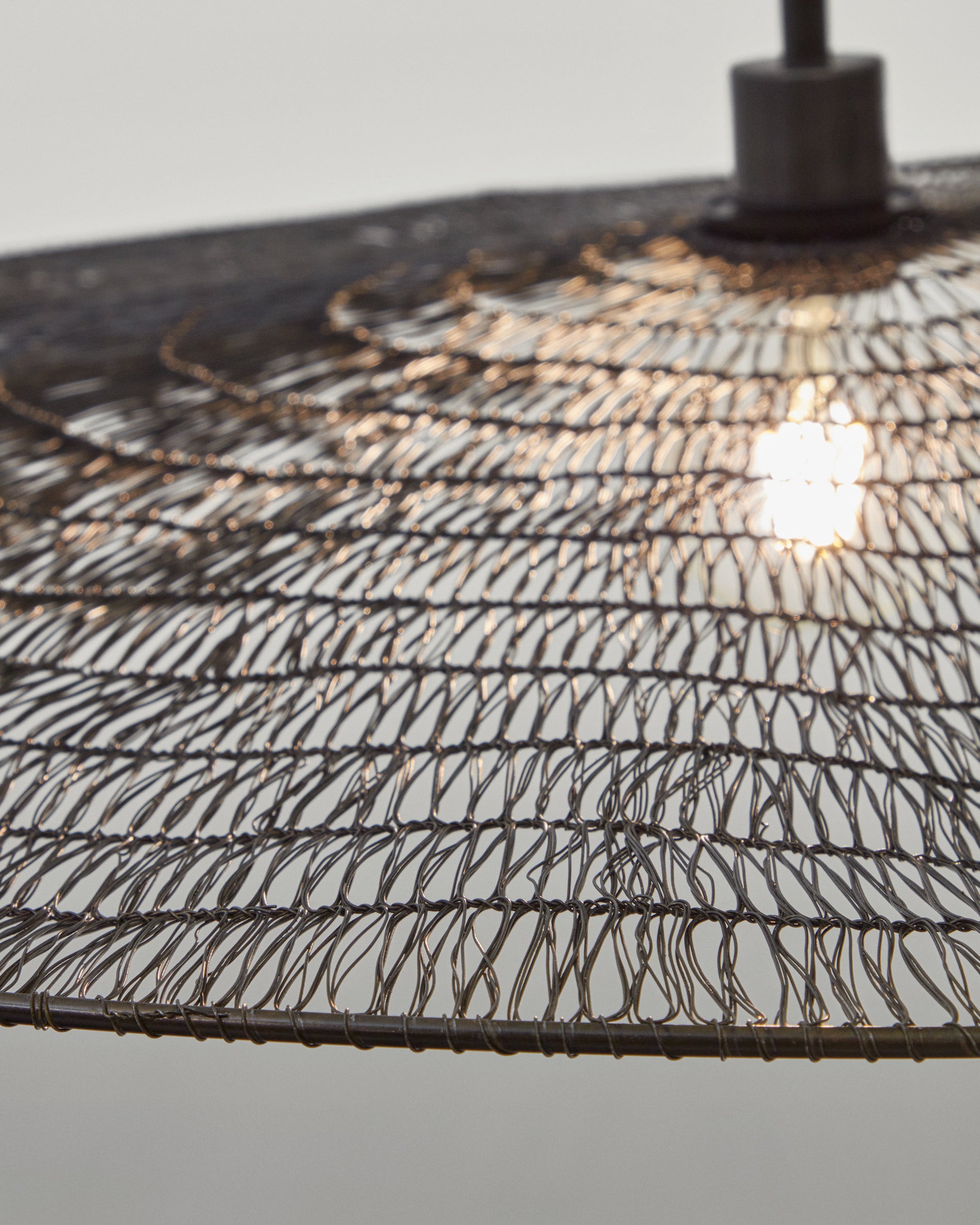 Makai metal ceiling lamp with black finish Ø 100 cm - Detail