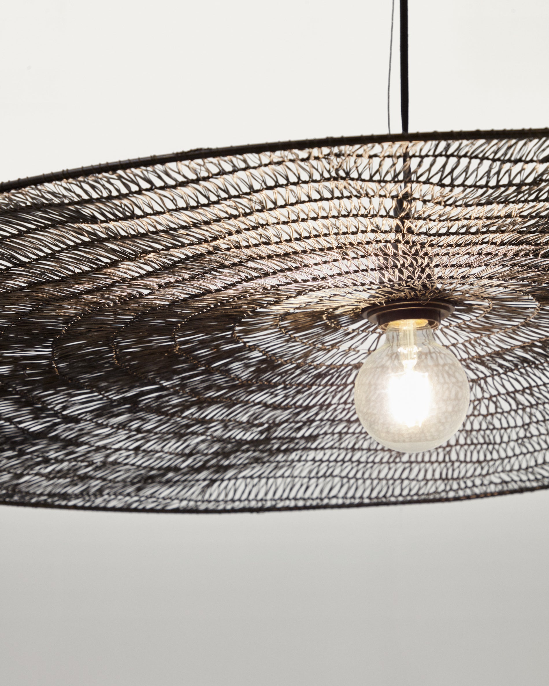 Makai metal ceiling lamp with black finish Ø 100 cm - Detail
