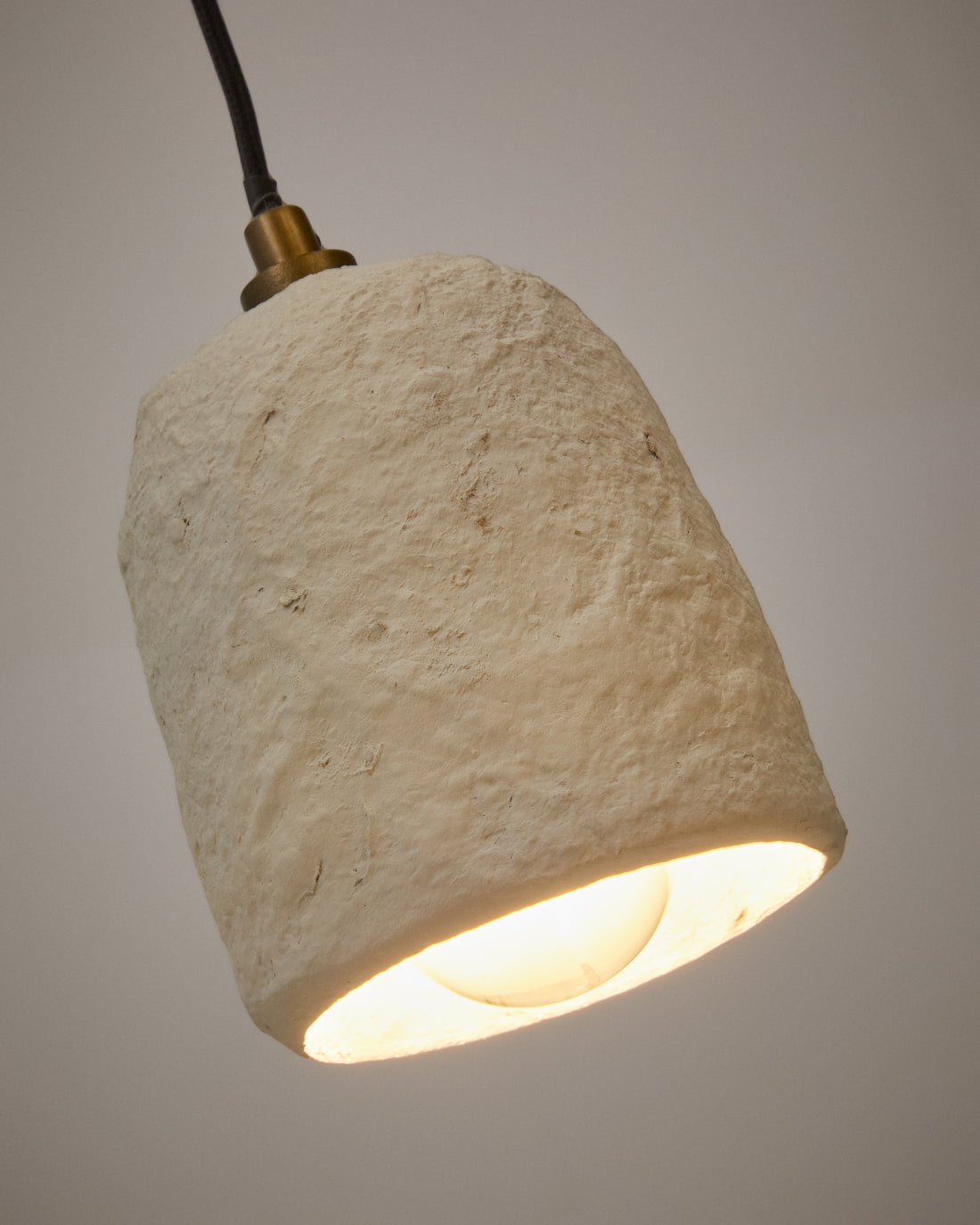 Ullaro white papier-mâché ceiling lamp Ø 11,5 cm - Detail