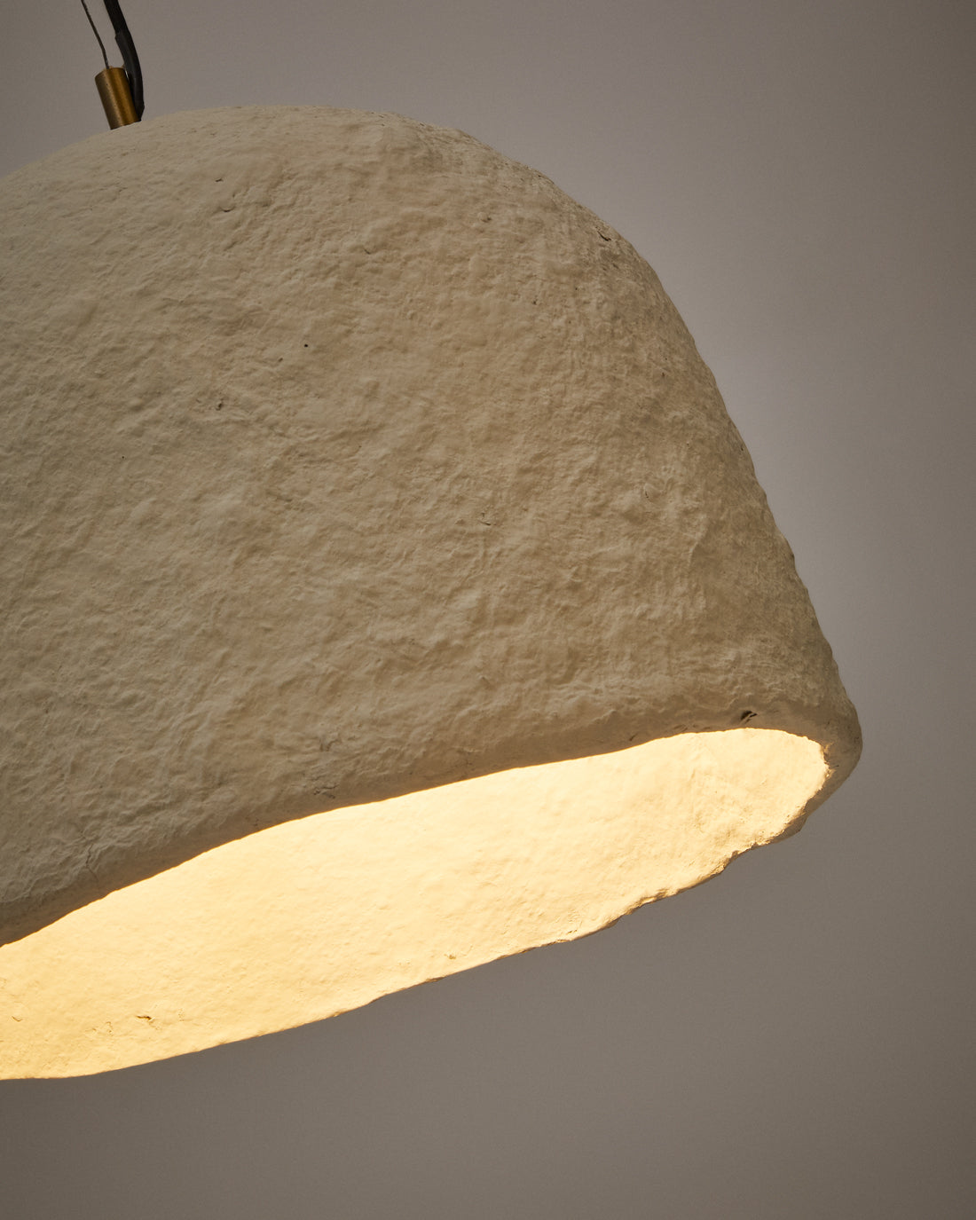 Sineu white papier-mâché ceiling lamp Ø 34,5 cm - Detail
