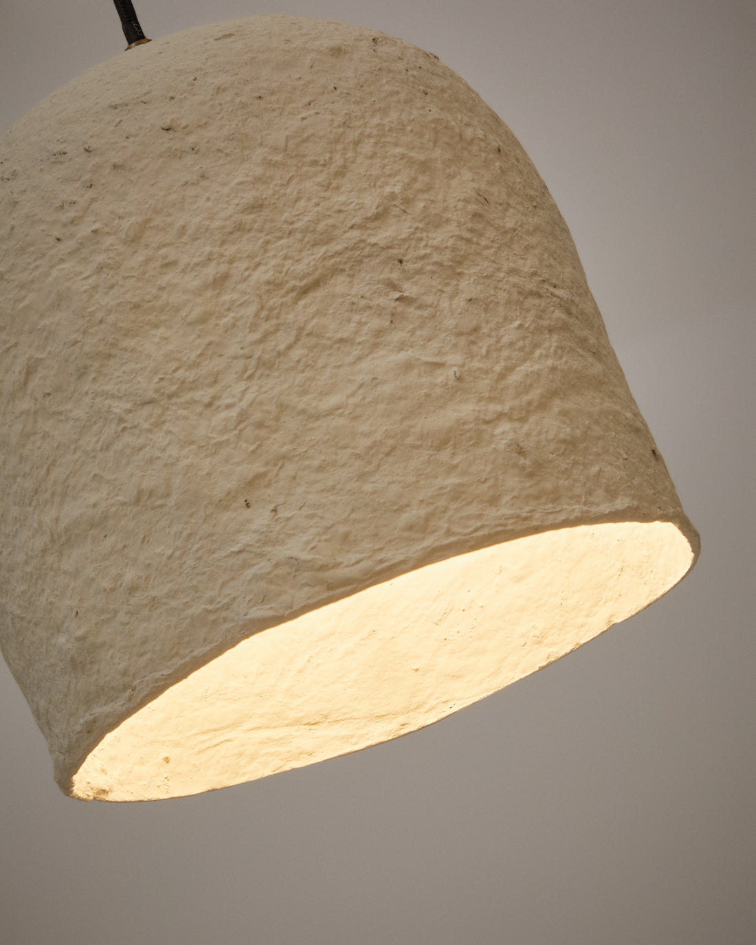 Calvia white papier-mâché ceiling lamp Ø 25 cm - Detail