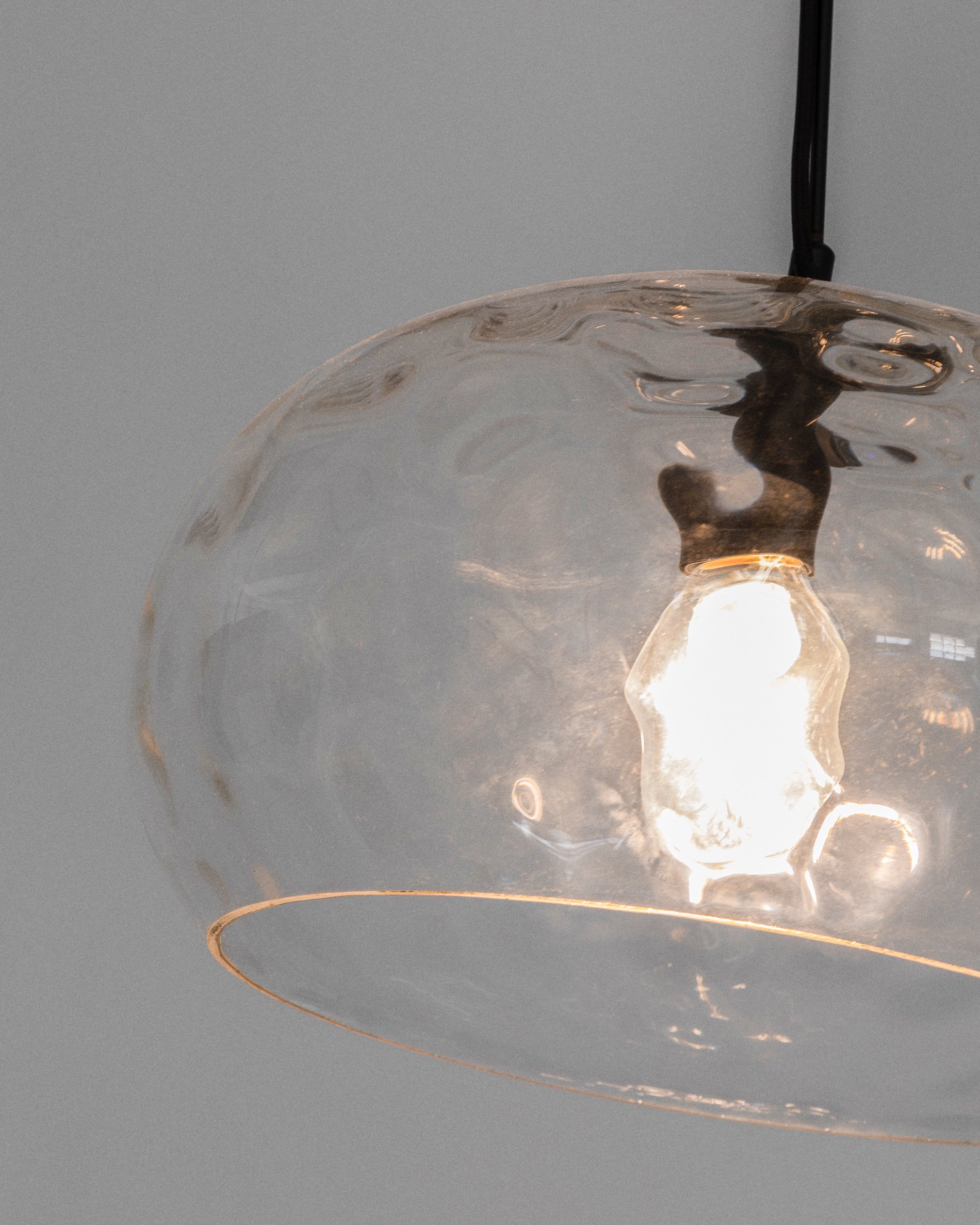 Balma transparent glass ceiling lamp, Ø 40 cm - Detail