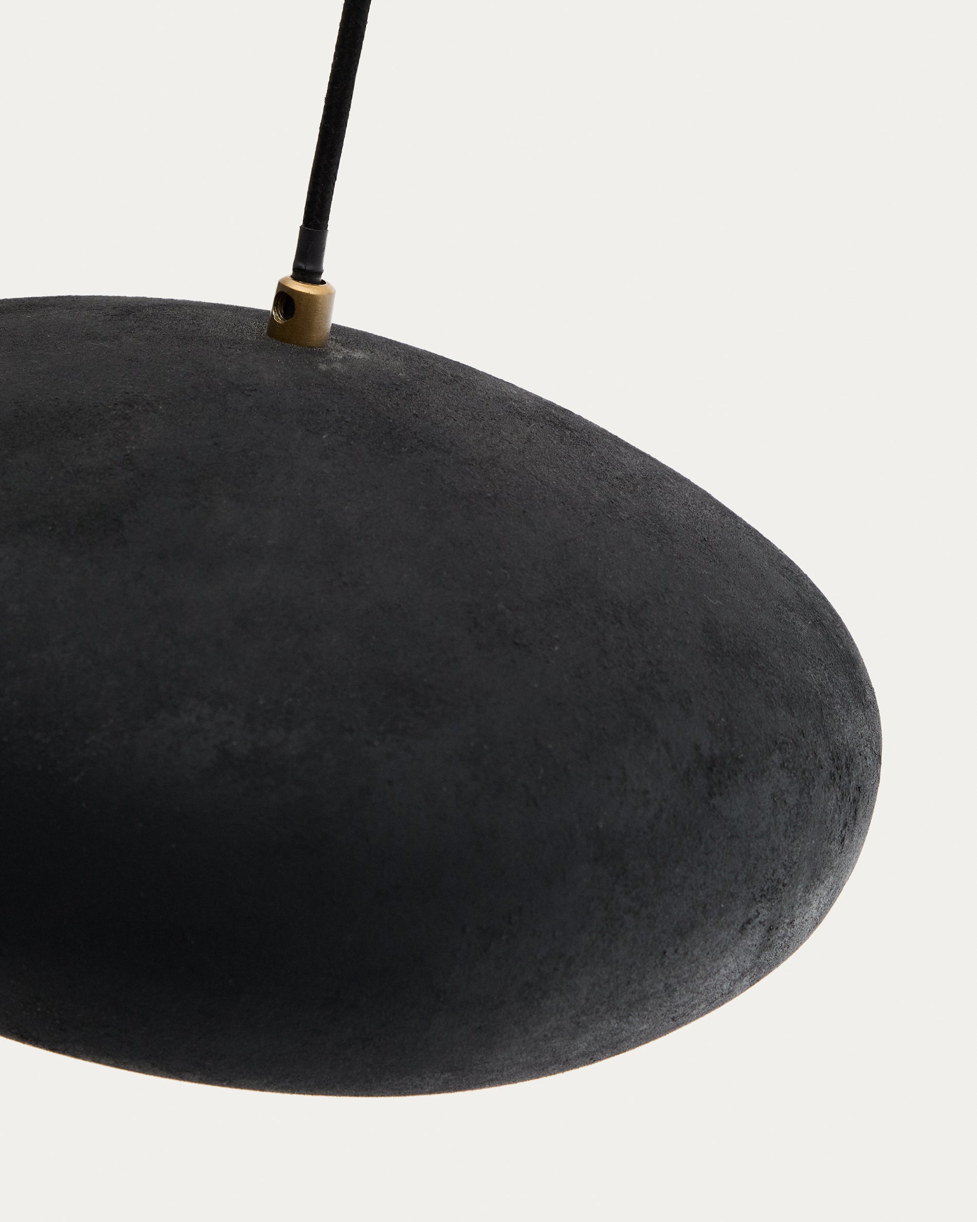 Inda metal ceiling lamp in a black finish, Ø 30 cm - Detail