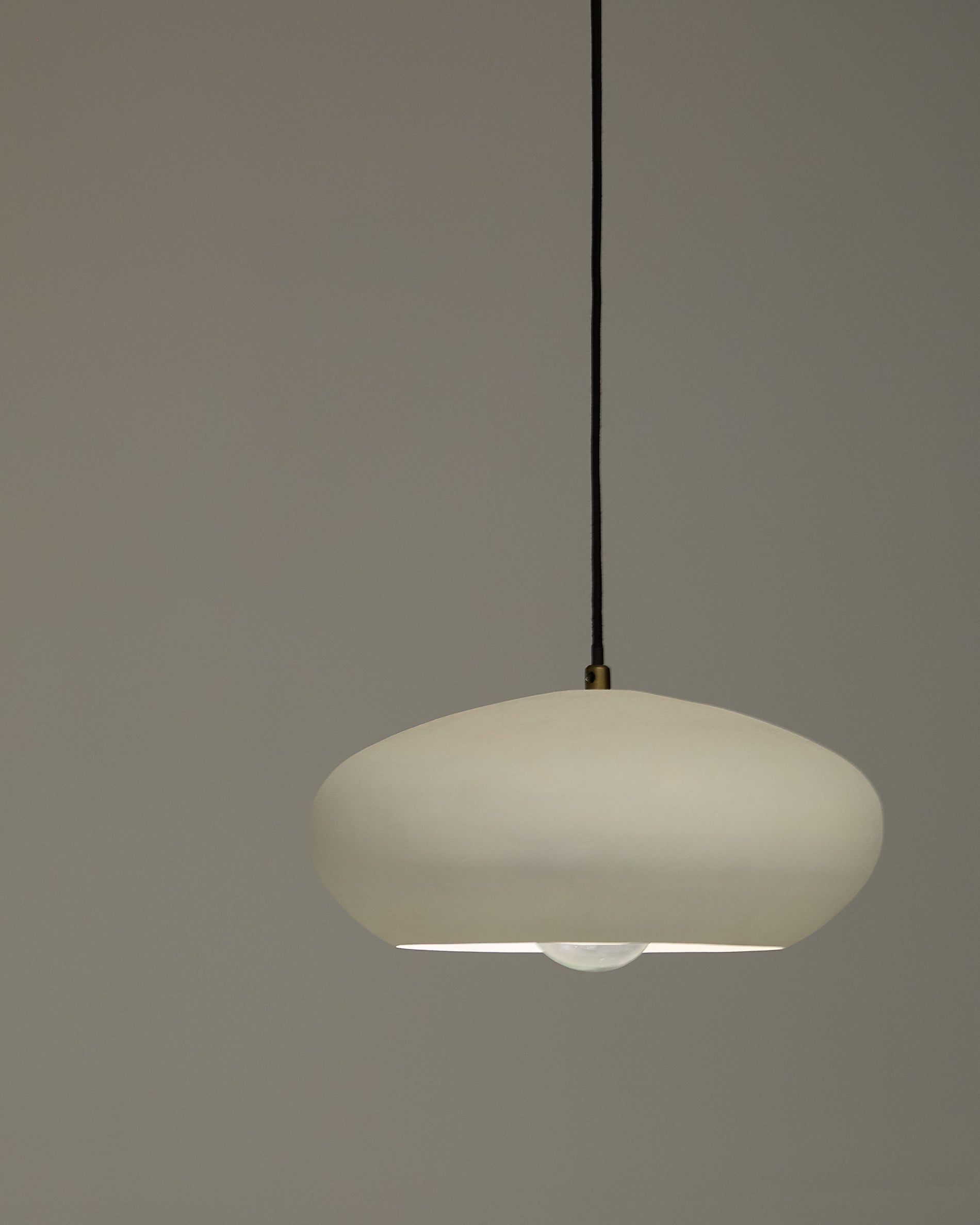 Inda metal ceiling lamp in a white finish, Ø 30 cm - Product View