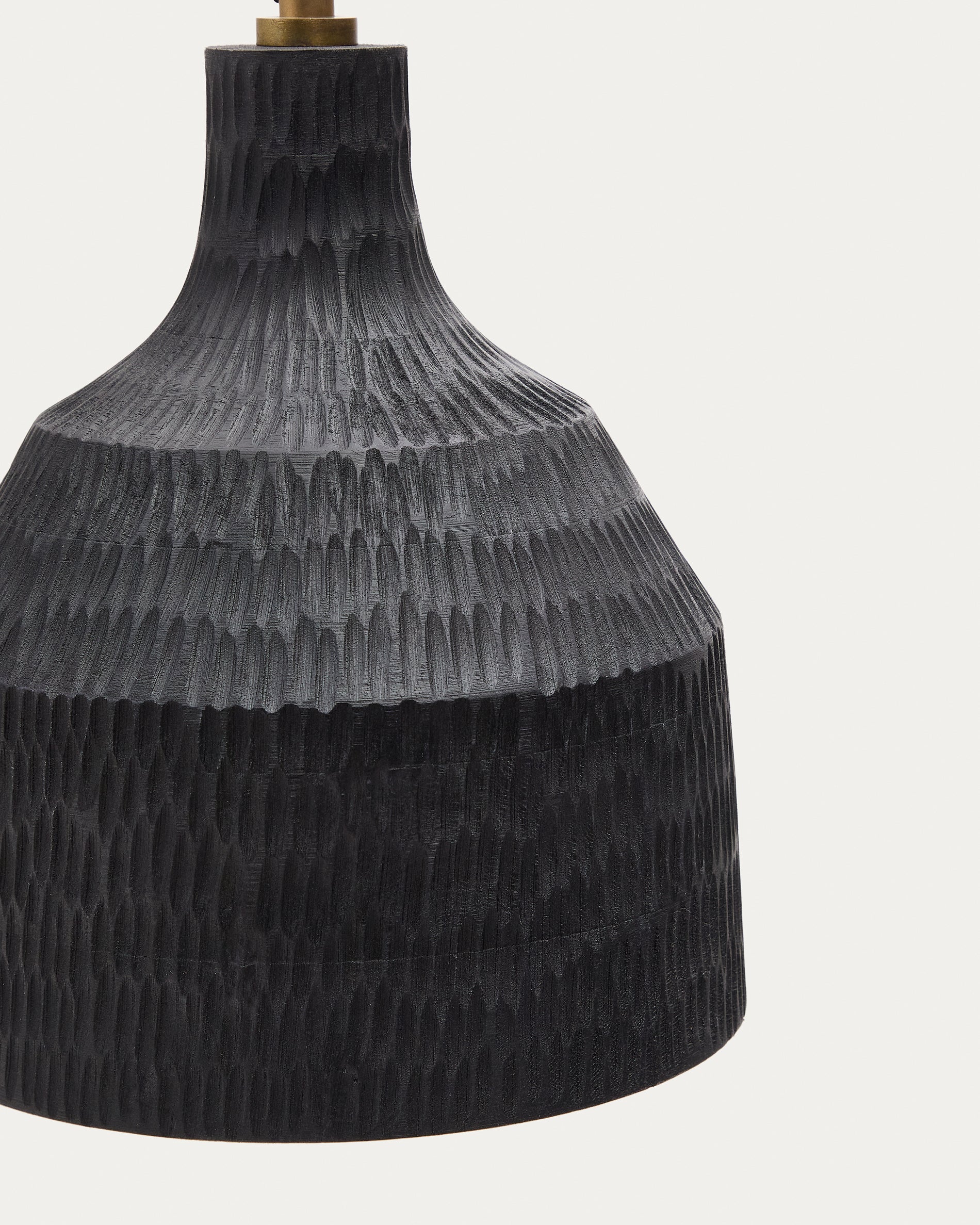 Amire wooden ceiling lamp in a black finish, Ø 21 cm - Detail