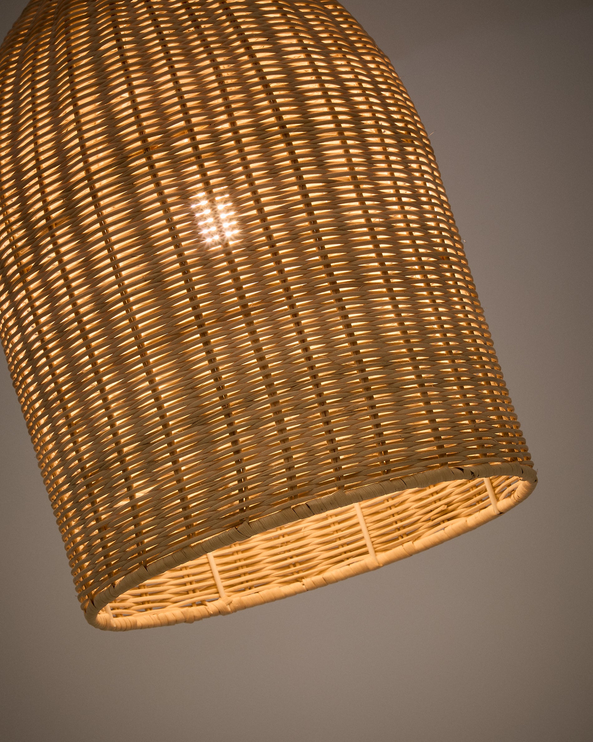 Druciana rattan ceiling lamp shade in a natural finish, Ø 25 cm - Detail