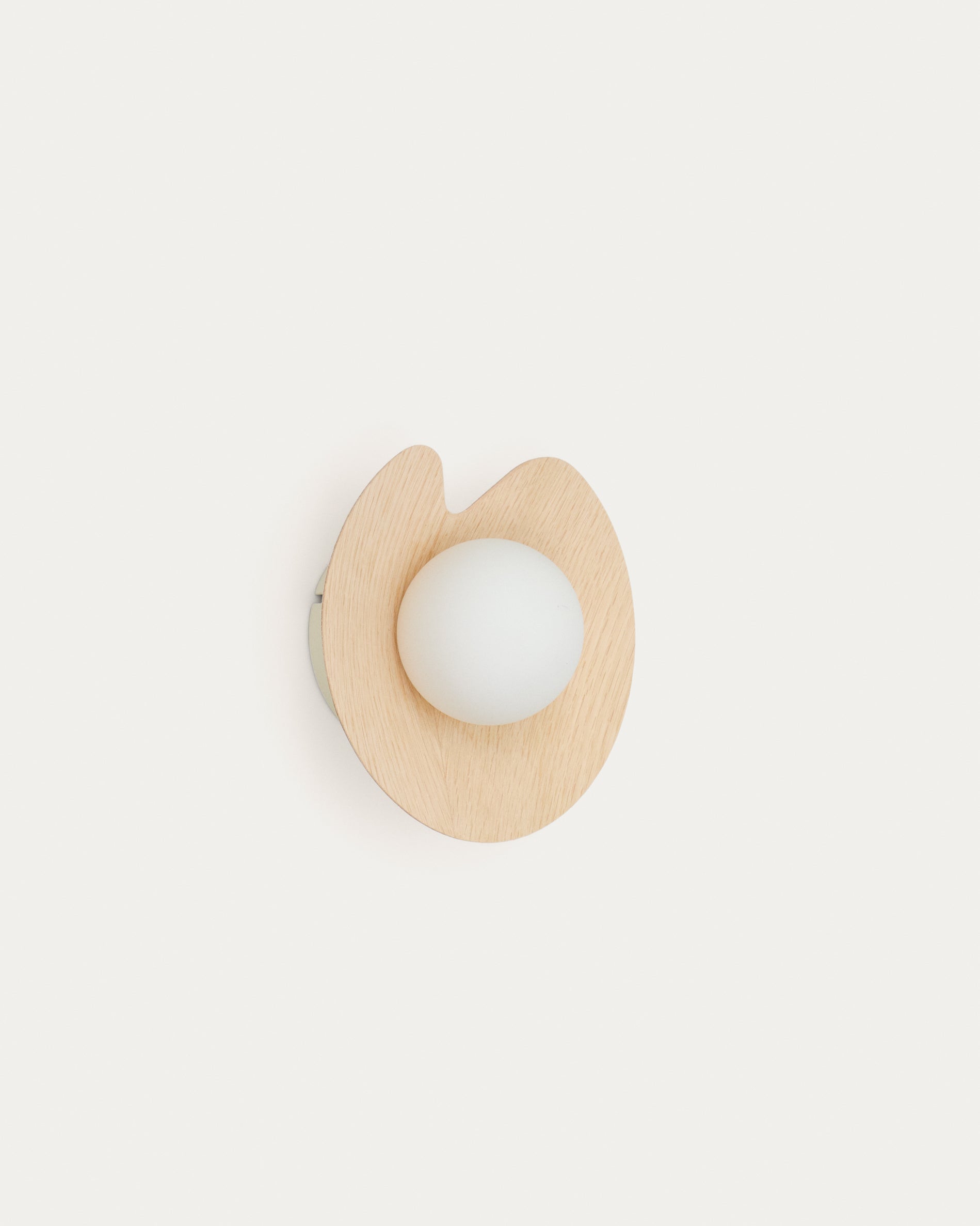 Wilara oak veneer wall-mounted light fixture with 1 smoked glass ball - Product View