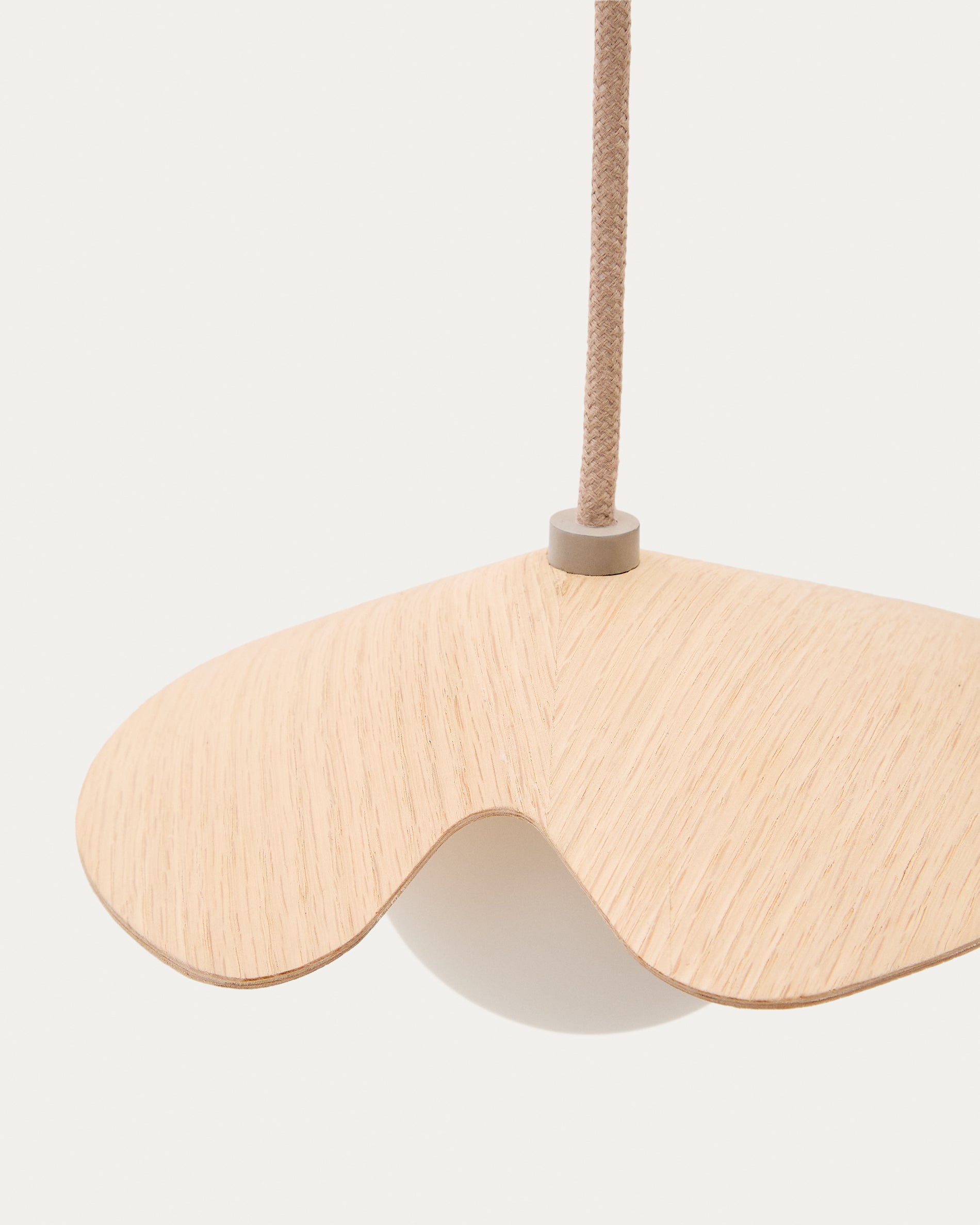 Wilara oak veneer ceiling lamp with 1 white smoked glass ball - Detail