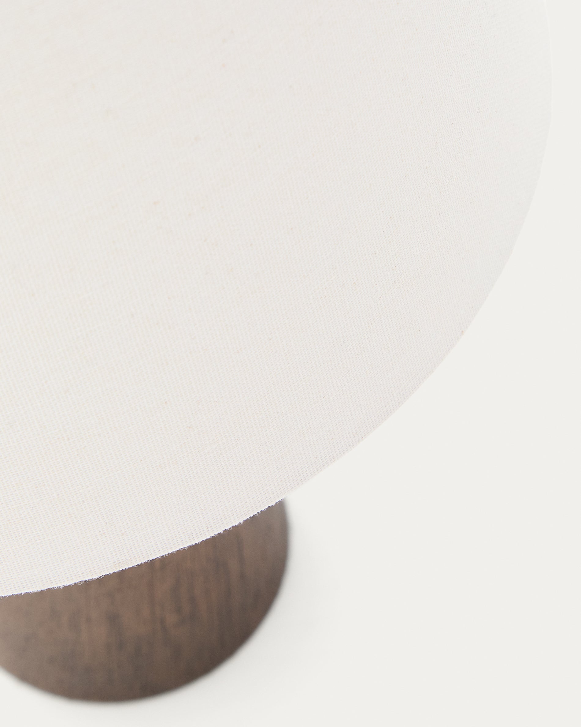 Marga table lamp made from solid rubber wood with dark finish - Detail