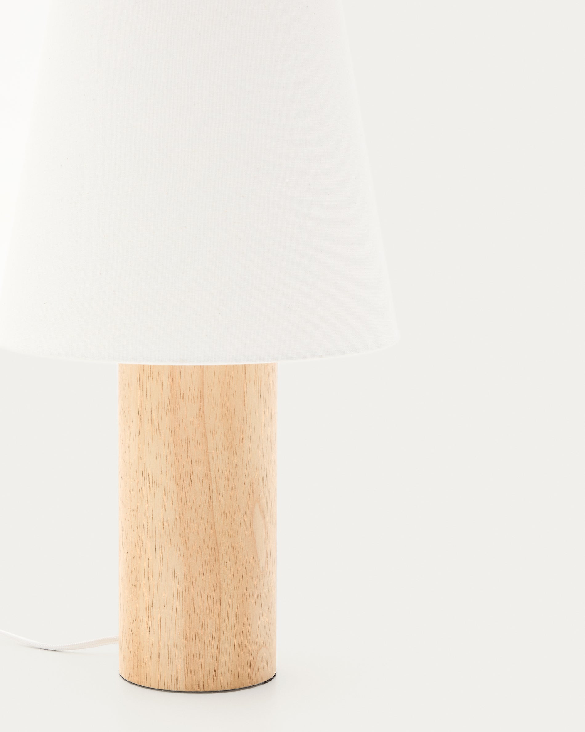 Marga table lamp made from solid rubber wood with natural finish - Detail