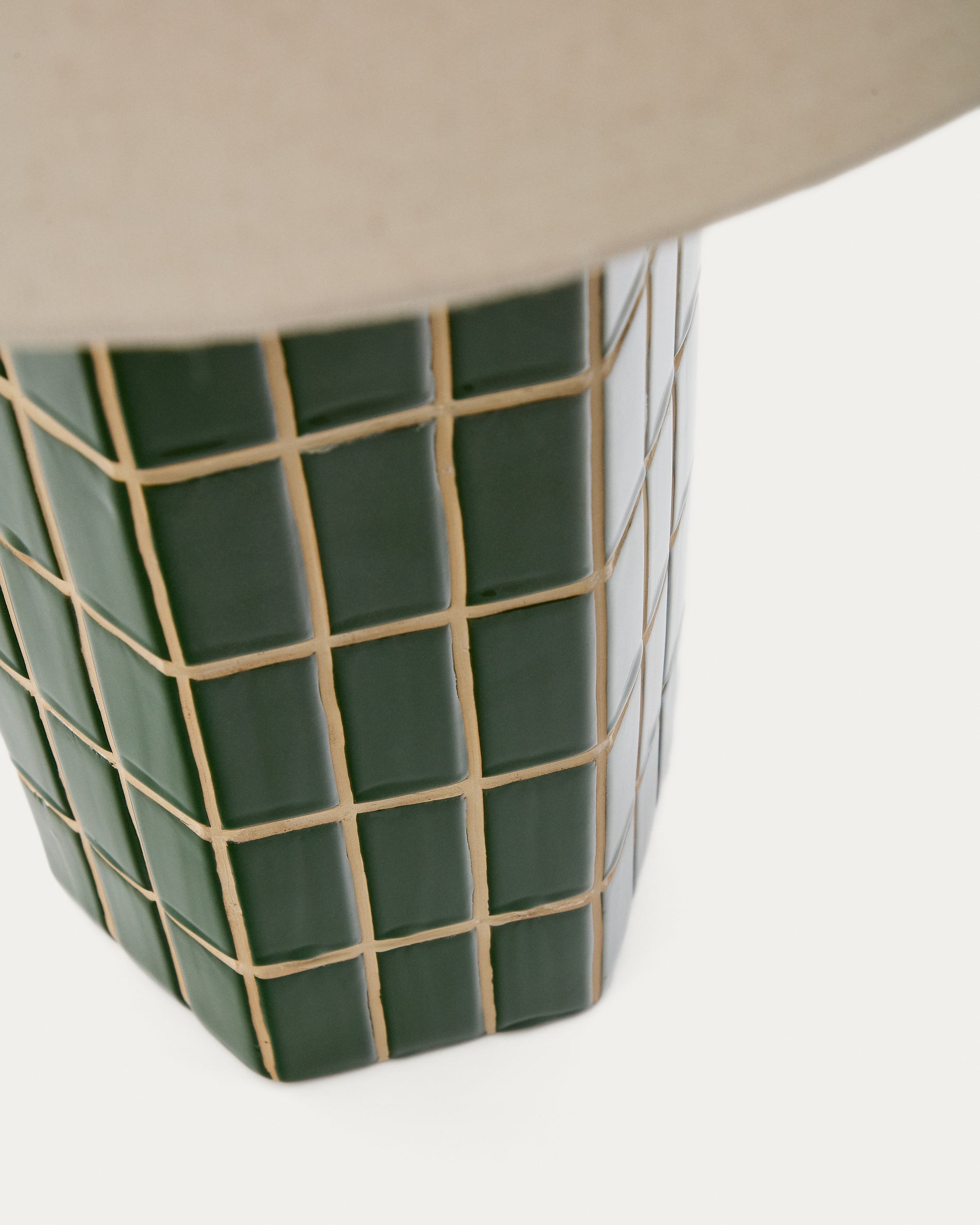 Rue green ceramic table lamp - Detail