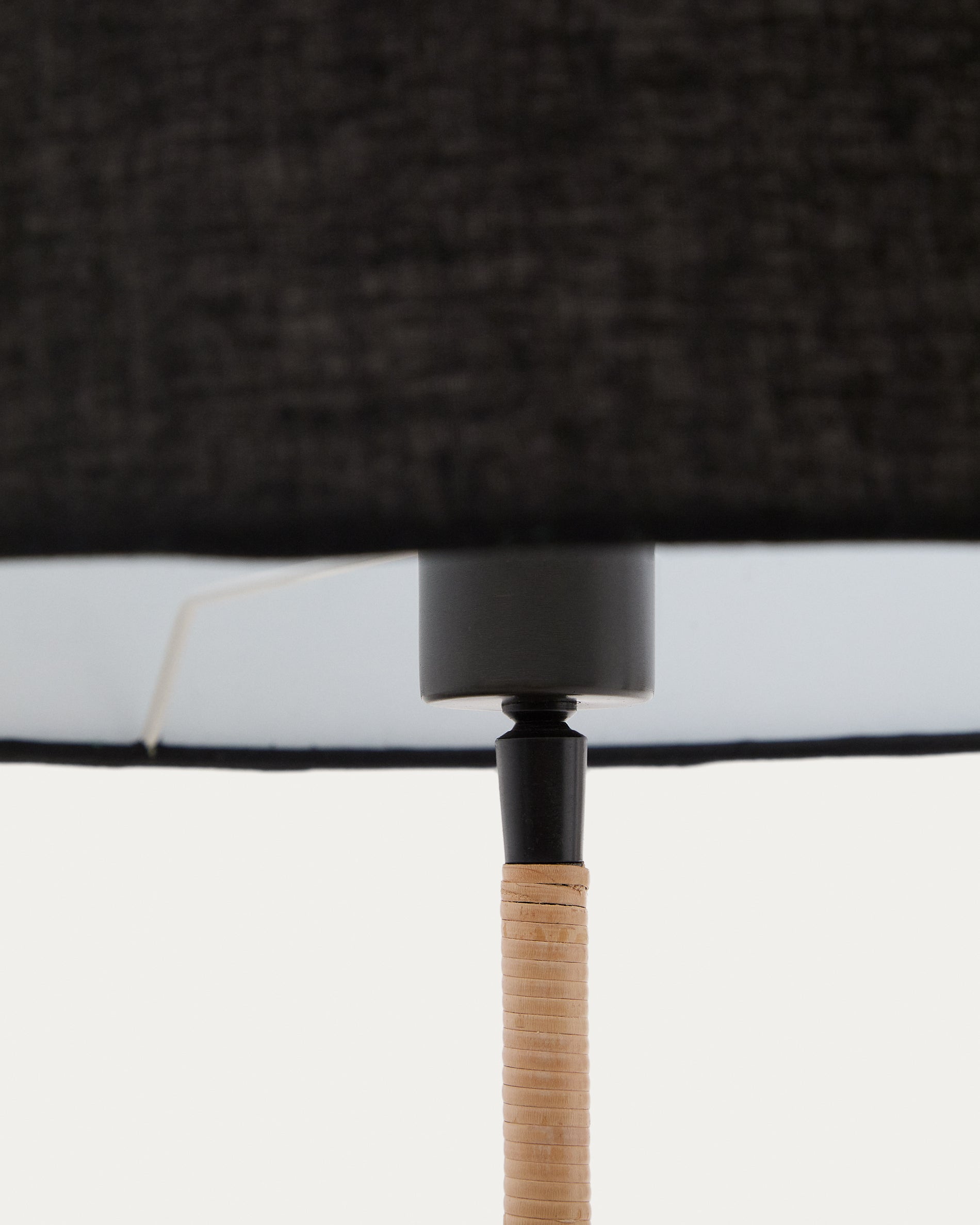 Canar metal and rattan floor lamp made with a black cotton lamp shade - Detail
