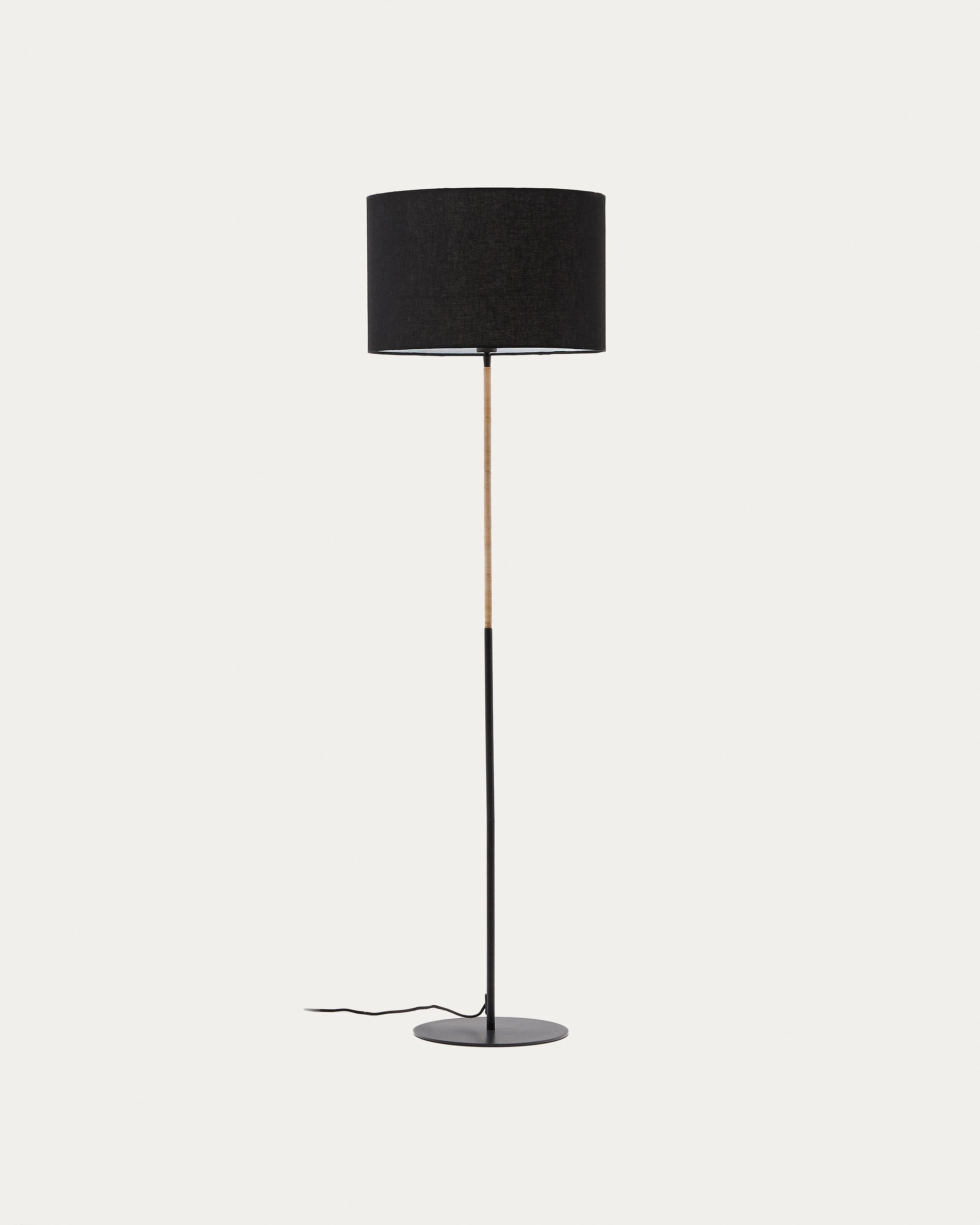 Canar floor lamp made of metal and rattan, with a black cotton lampshade