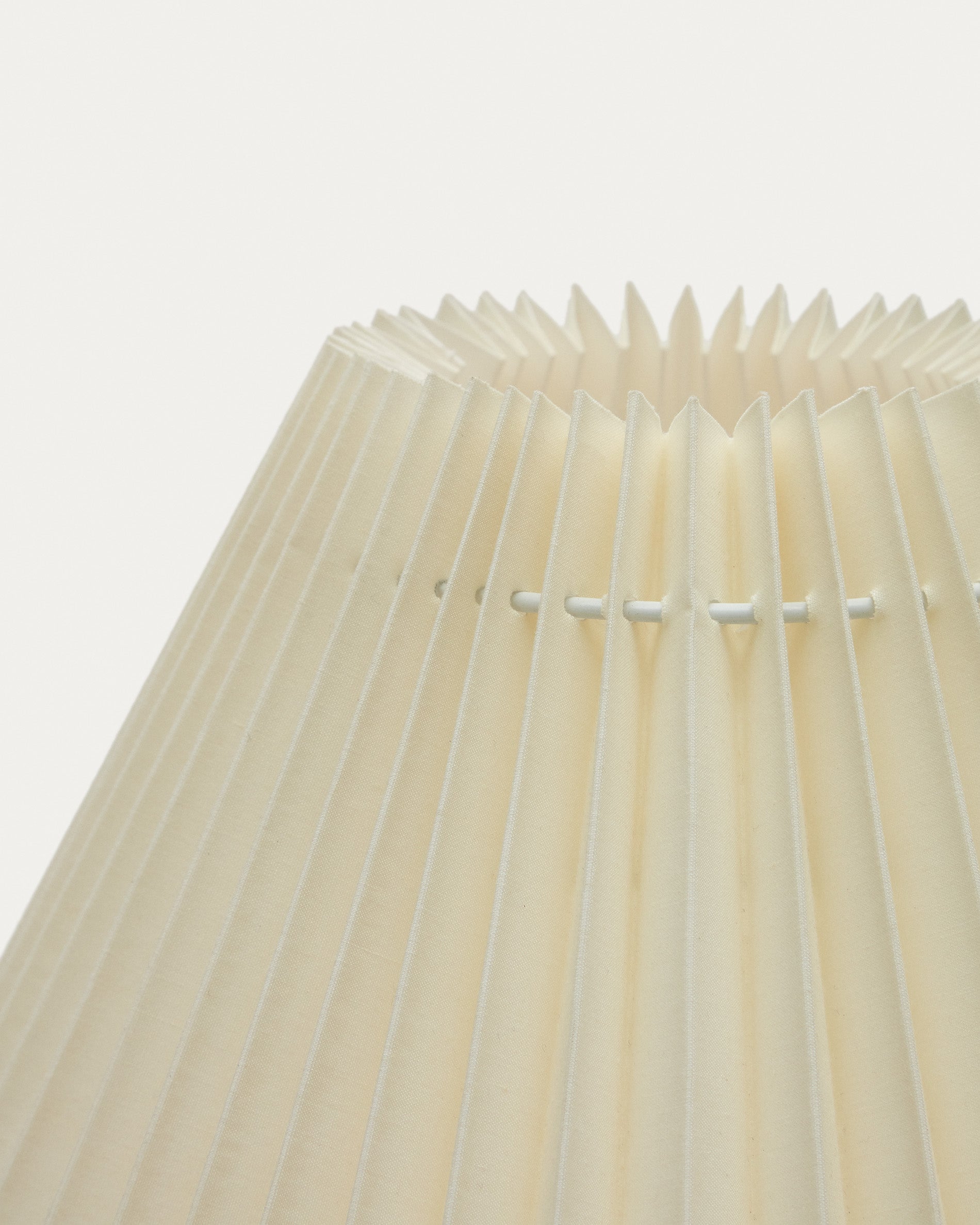 Benicarlo table lamp in wood with a natural, beige finish - Detail