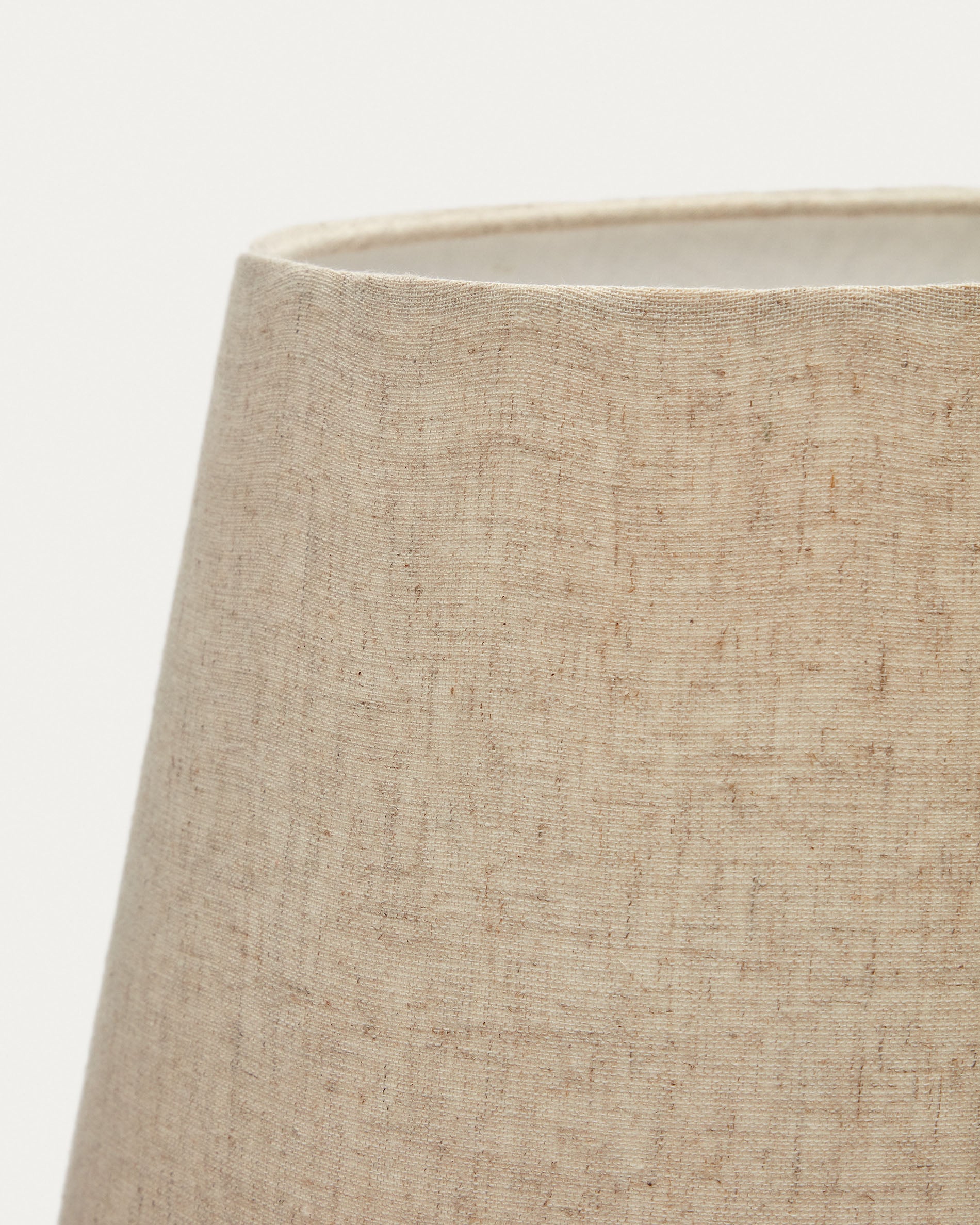 Torrent metal table lamp with black painted finish and linen shade - Detail