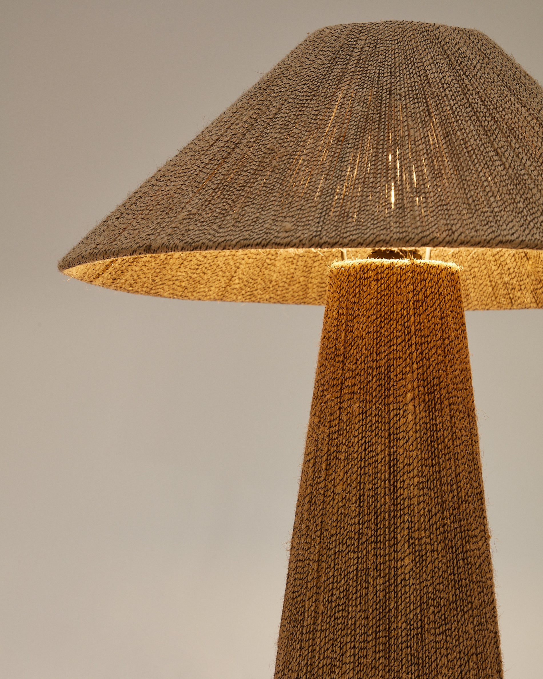 Renee table lamp in natural jute - Detail